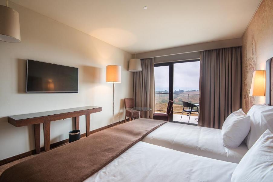 Family Twin Room (2 Adults + 2 Children)