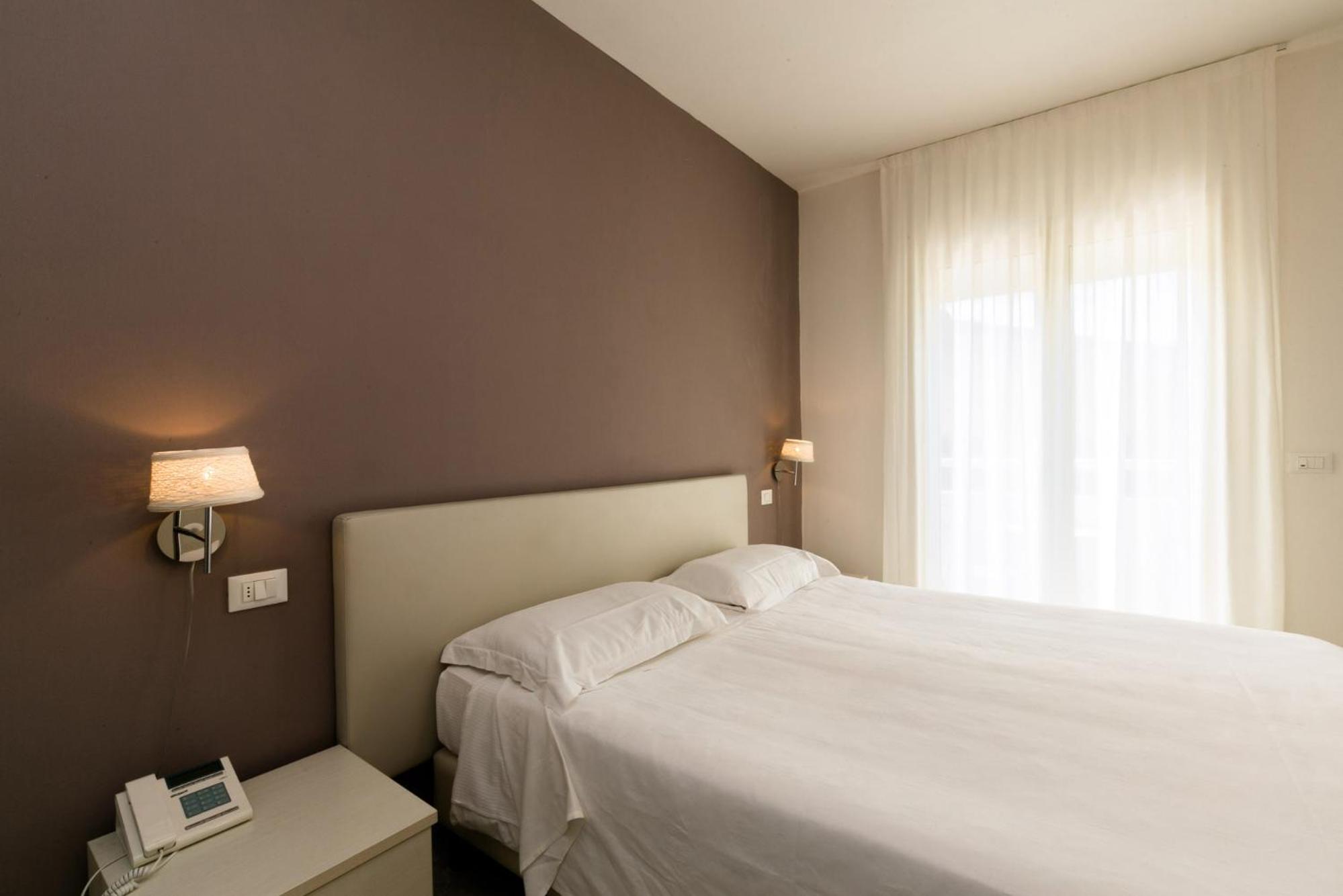 Chambre Double Confort avec Balcon - Vue Partielle sur Lac