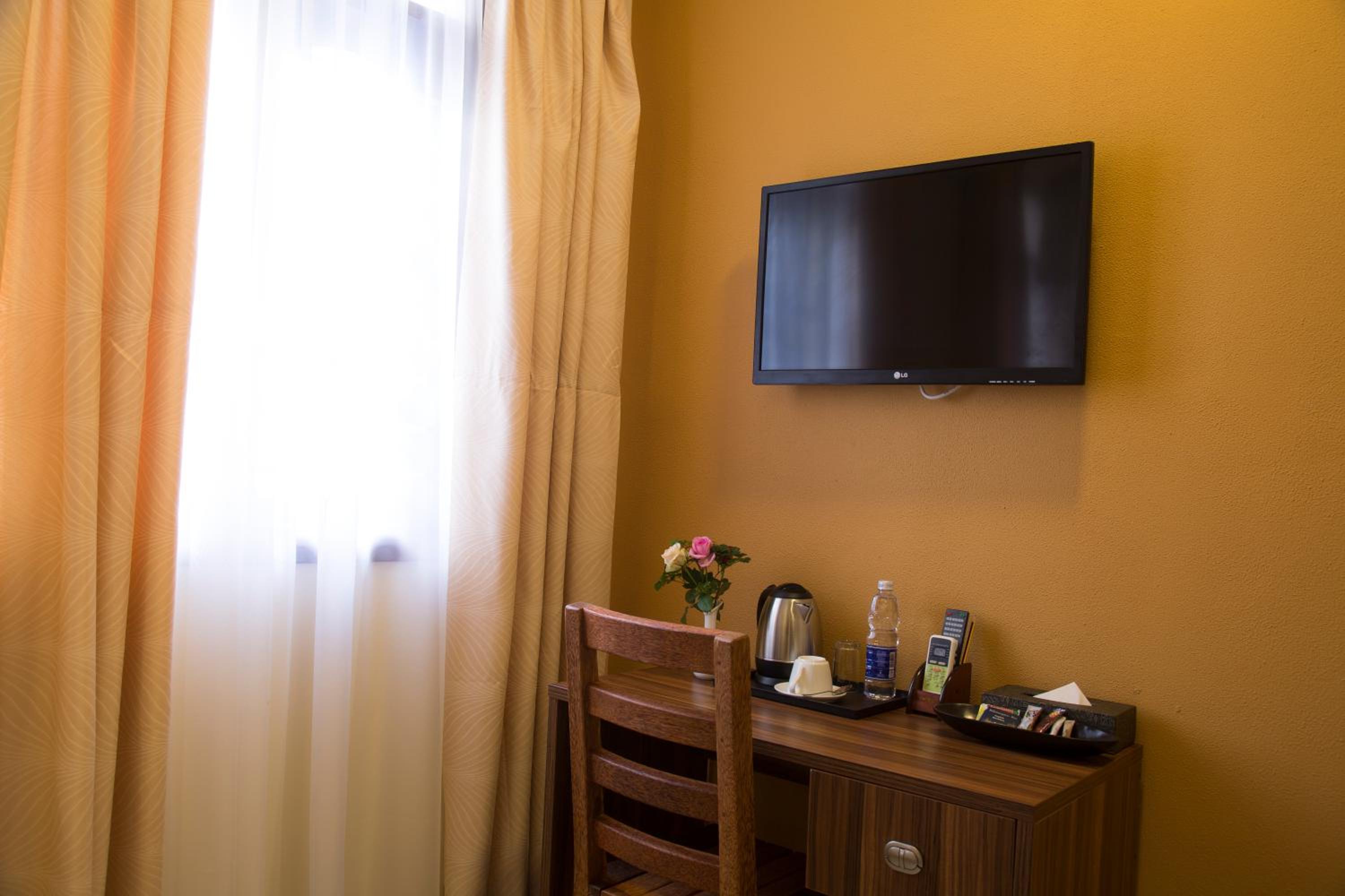 Single Room with Private Bathroom photo 1
