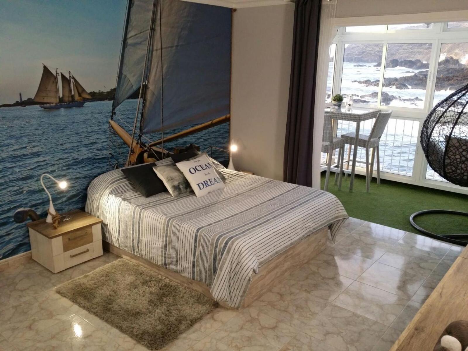 Estudio con vista al mar