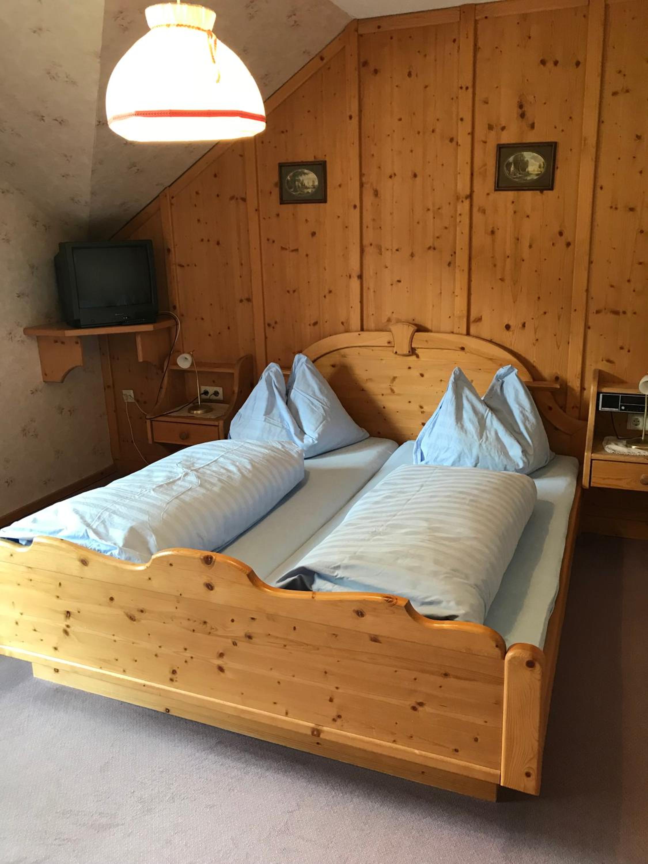 Large Double Room - Photo 5