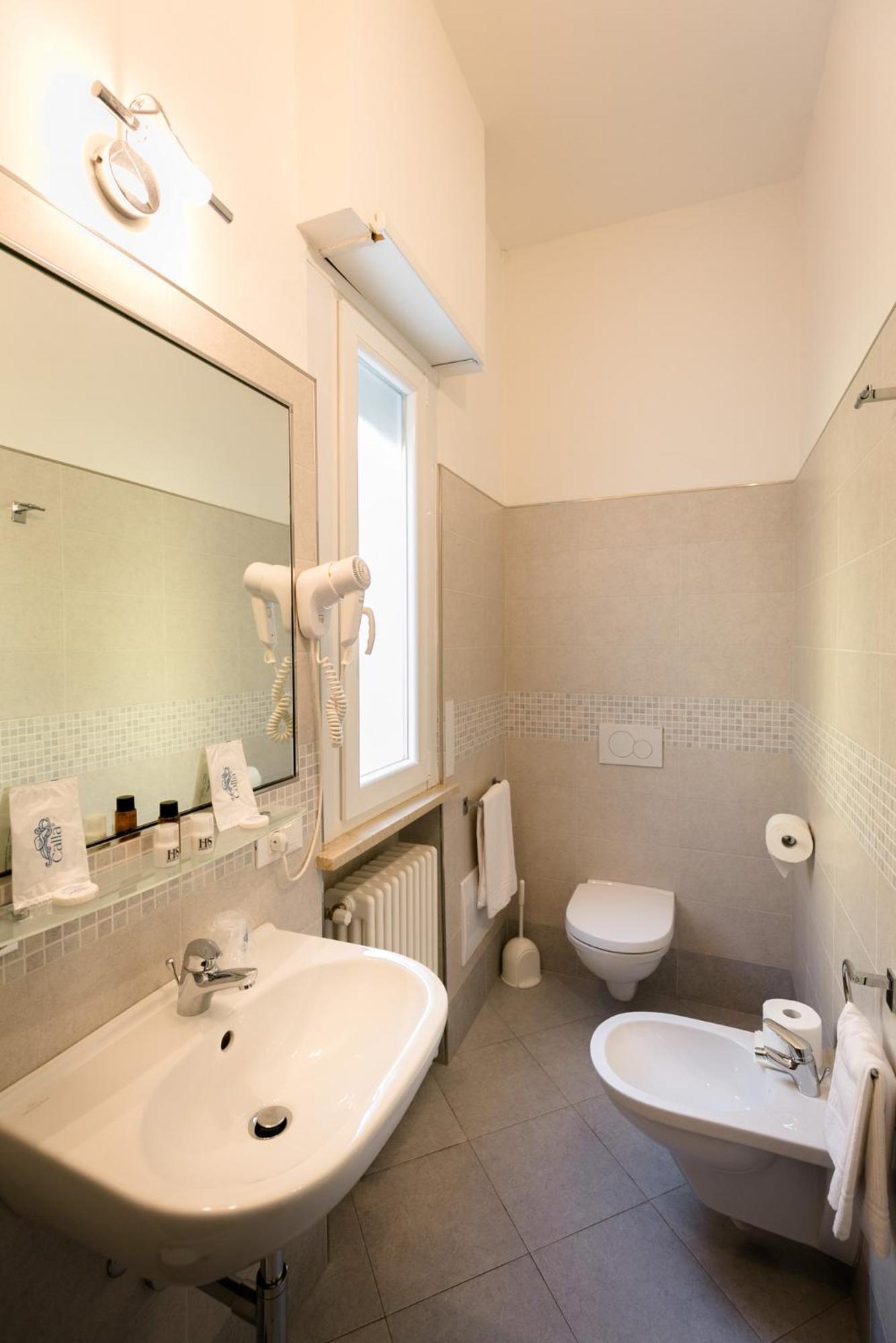 Standard Double Room with Balcony photo 2