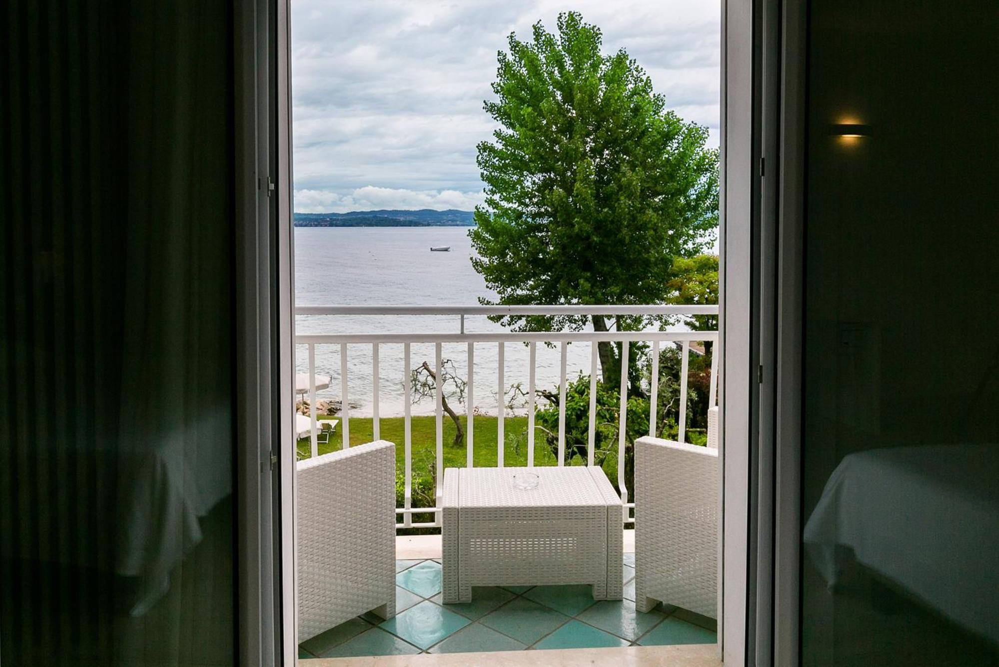 Prestige Room with Balcony and Lake View  photo 2