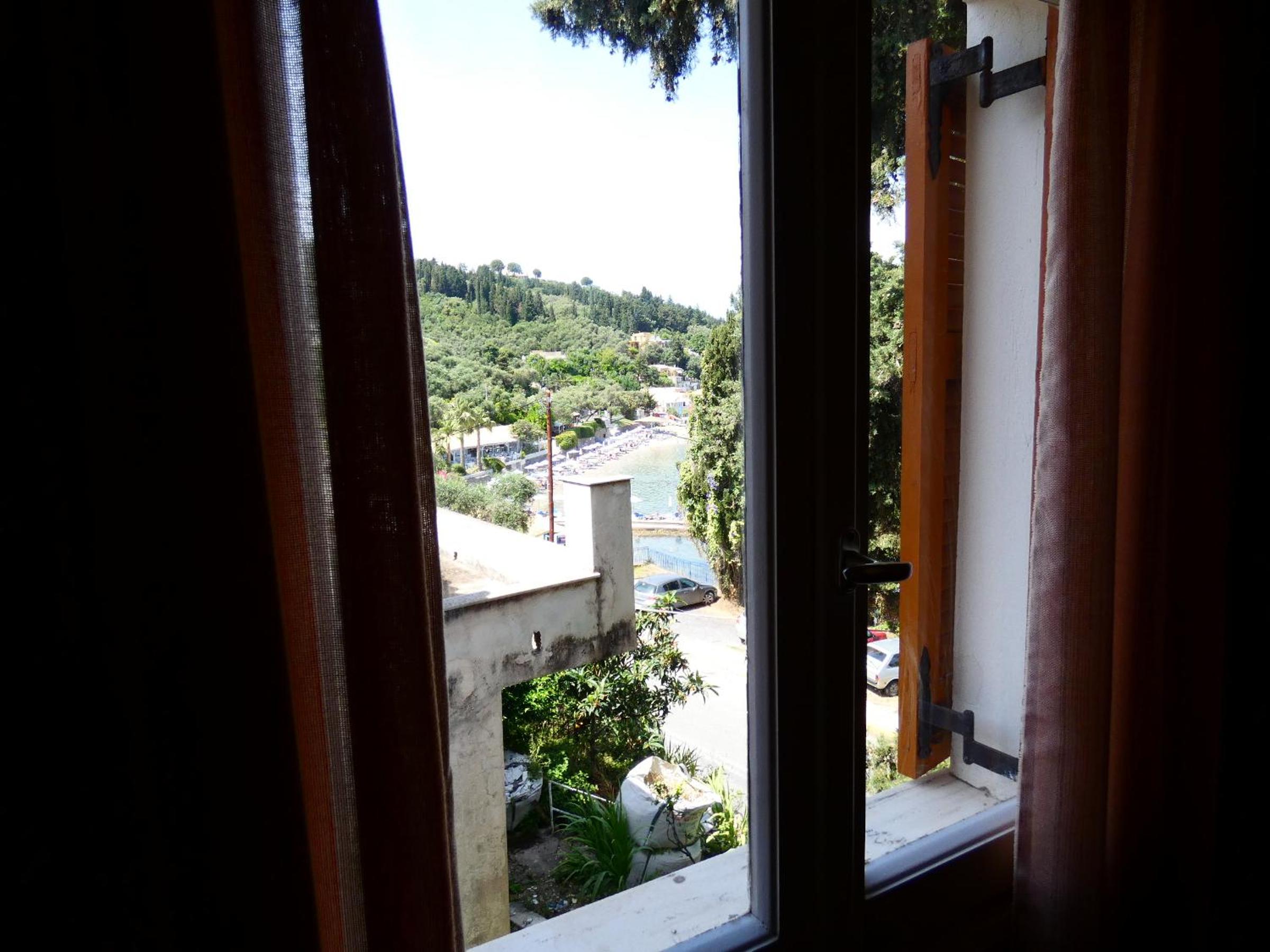 Apartment with Balcony photo 3