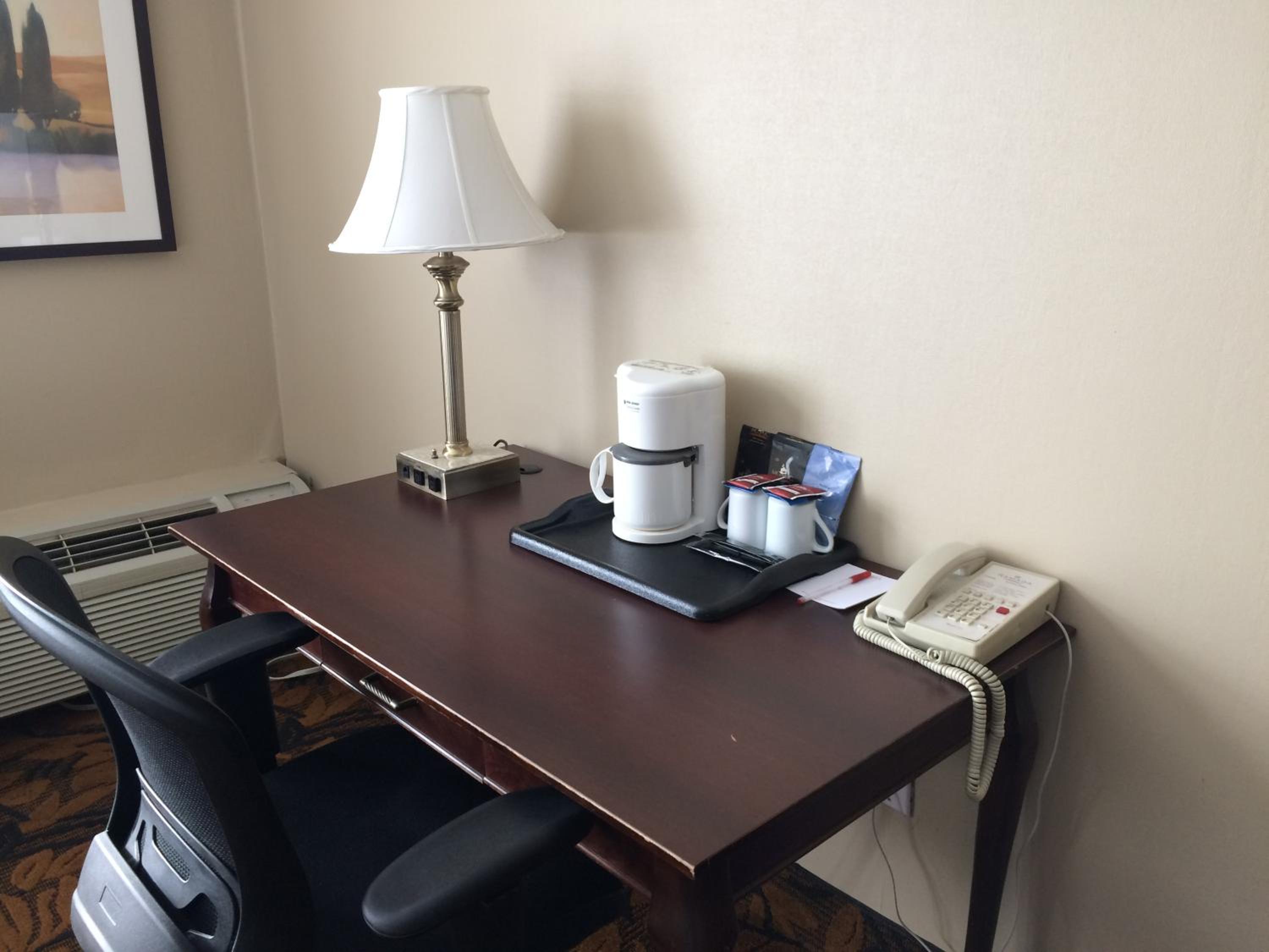 Business Queen Room with Two Queen Beds - Non-Smoking - Photo 1