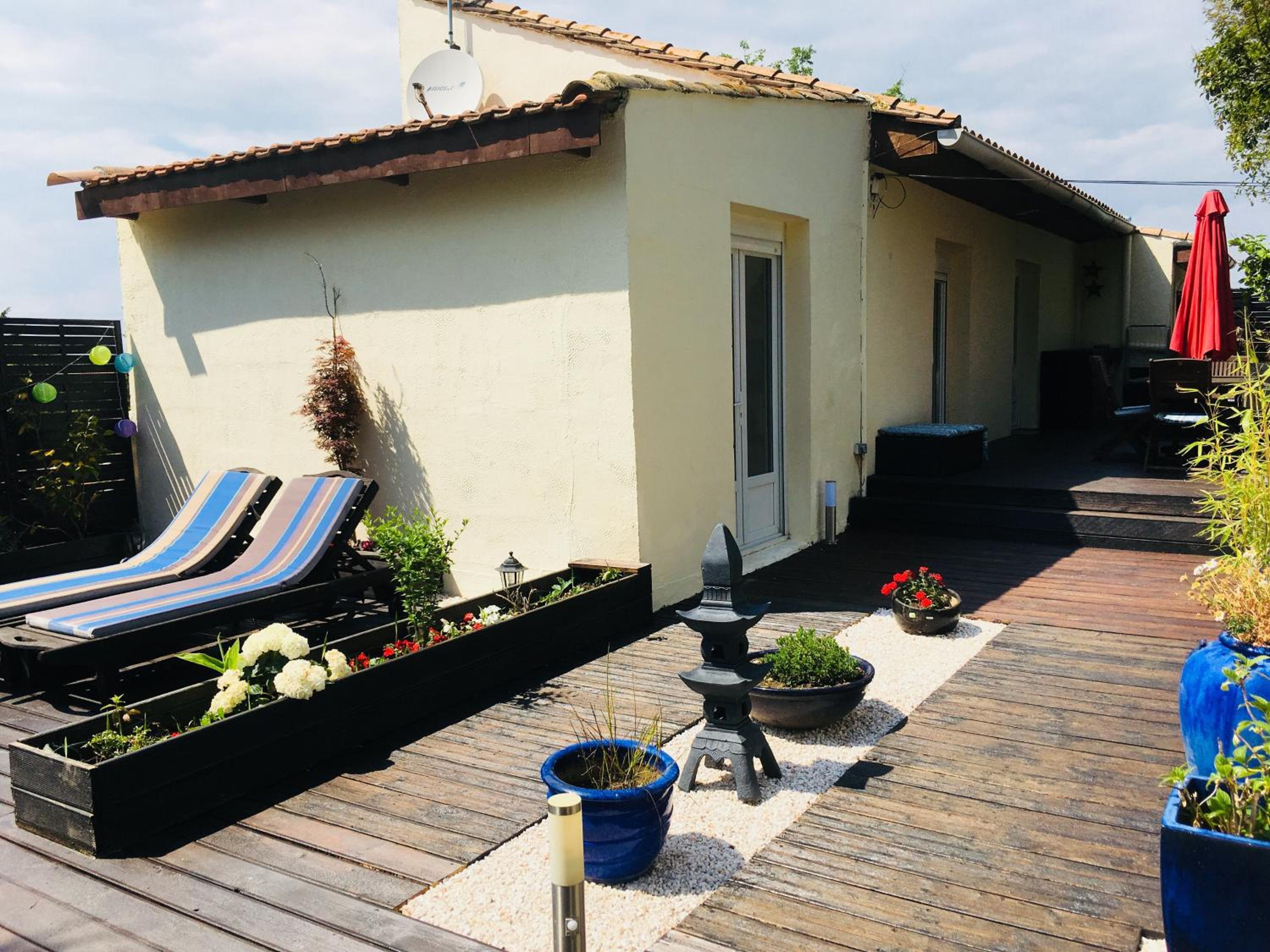 Apartment with Terrace - Photo 16