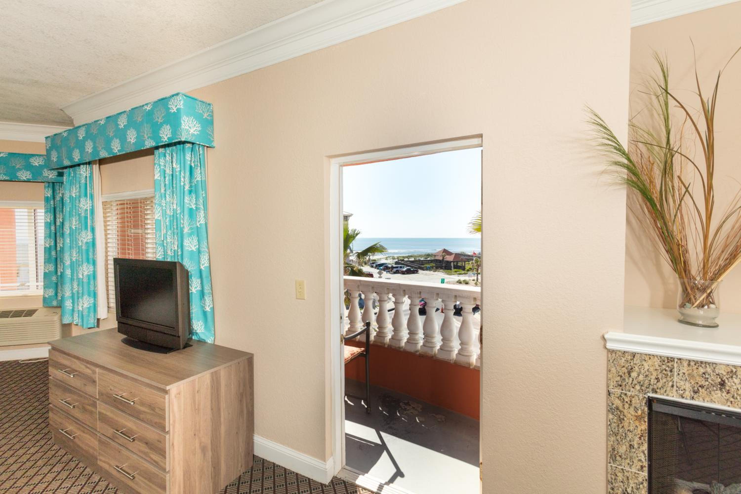 Junior Suite with Ocean View - Photo 6