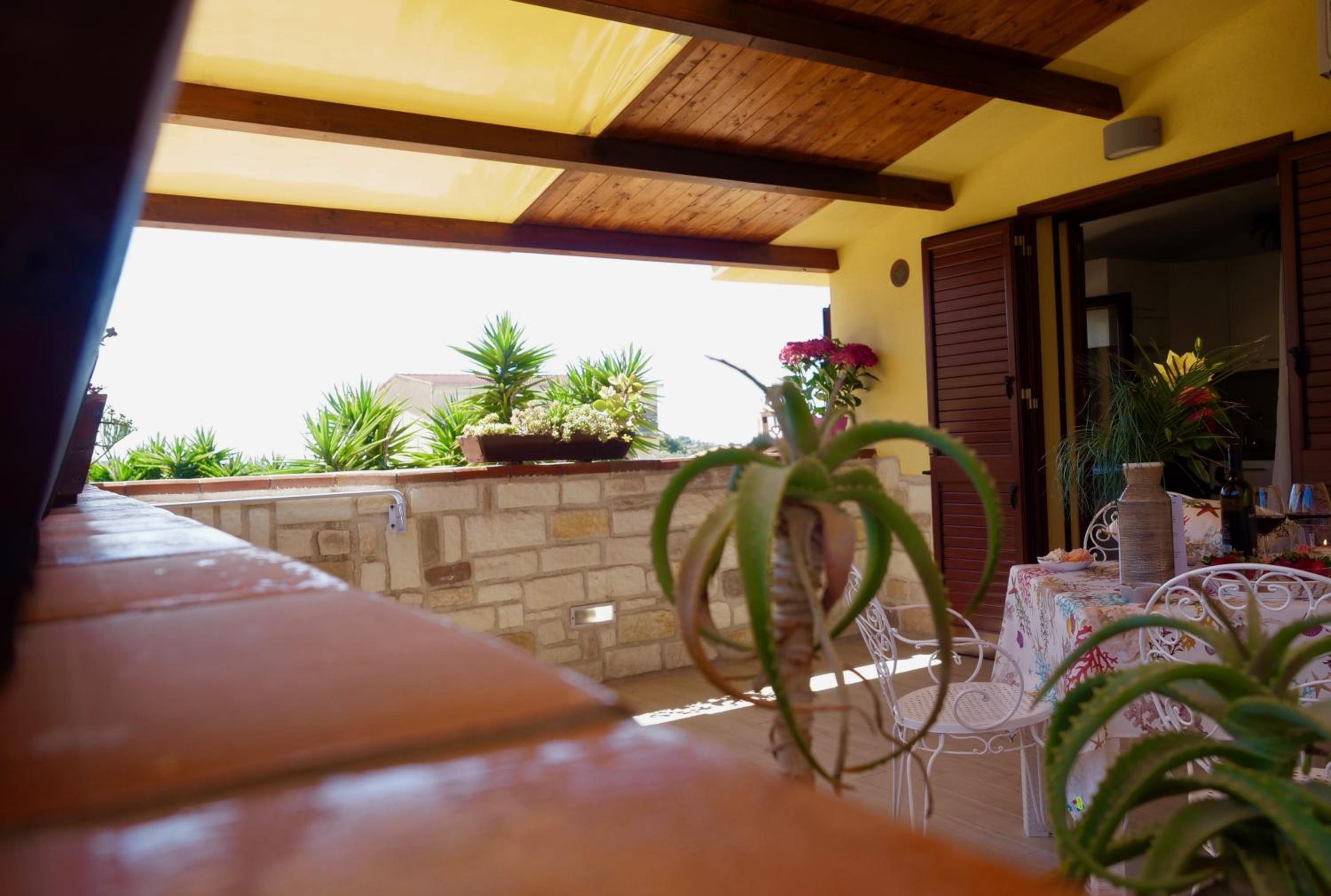 One-Bedroom Apartment with Terrace - Photo 8