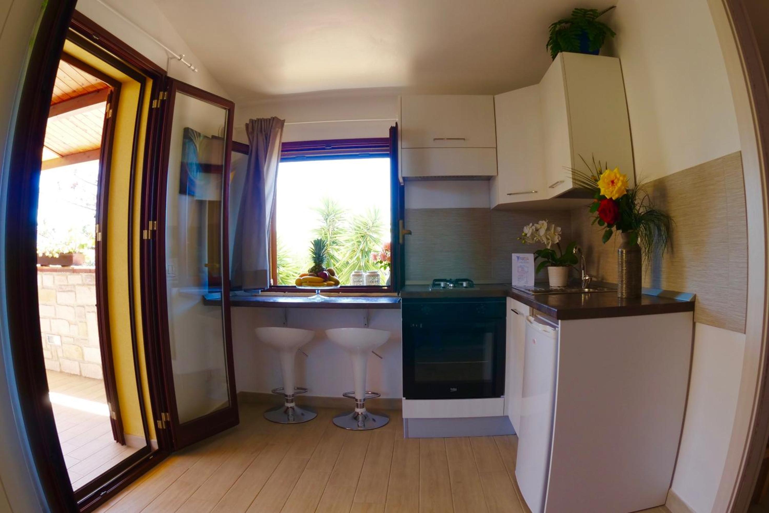 One-Bedroom Apartment with Terrace - Photo 21