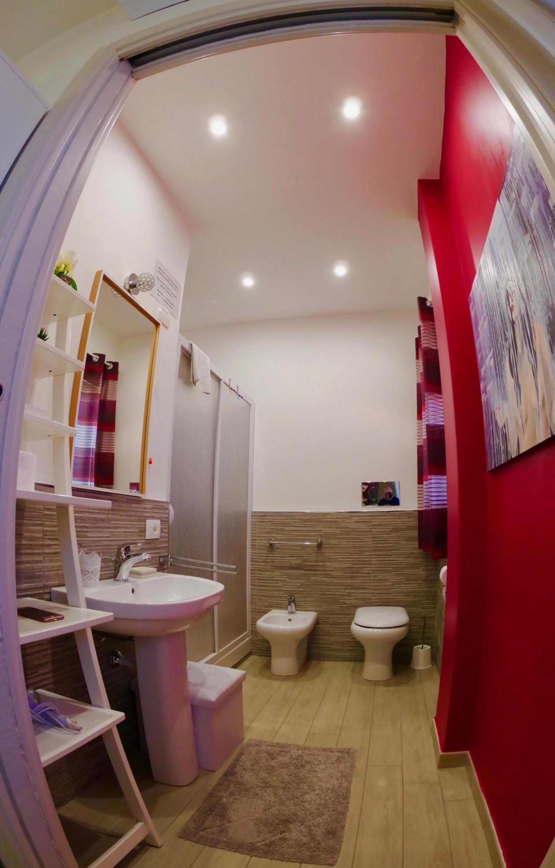 Quadruple Room with Private Bathroom - Photo 6