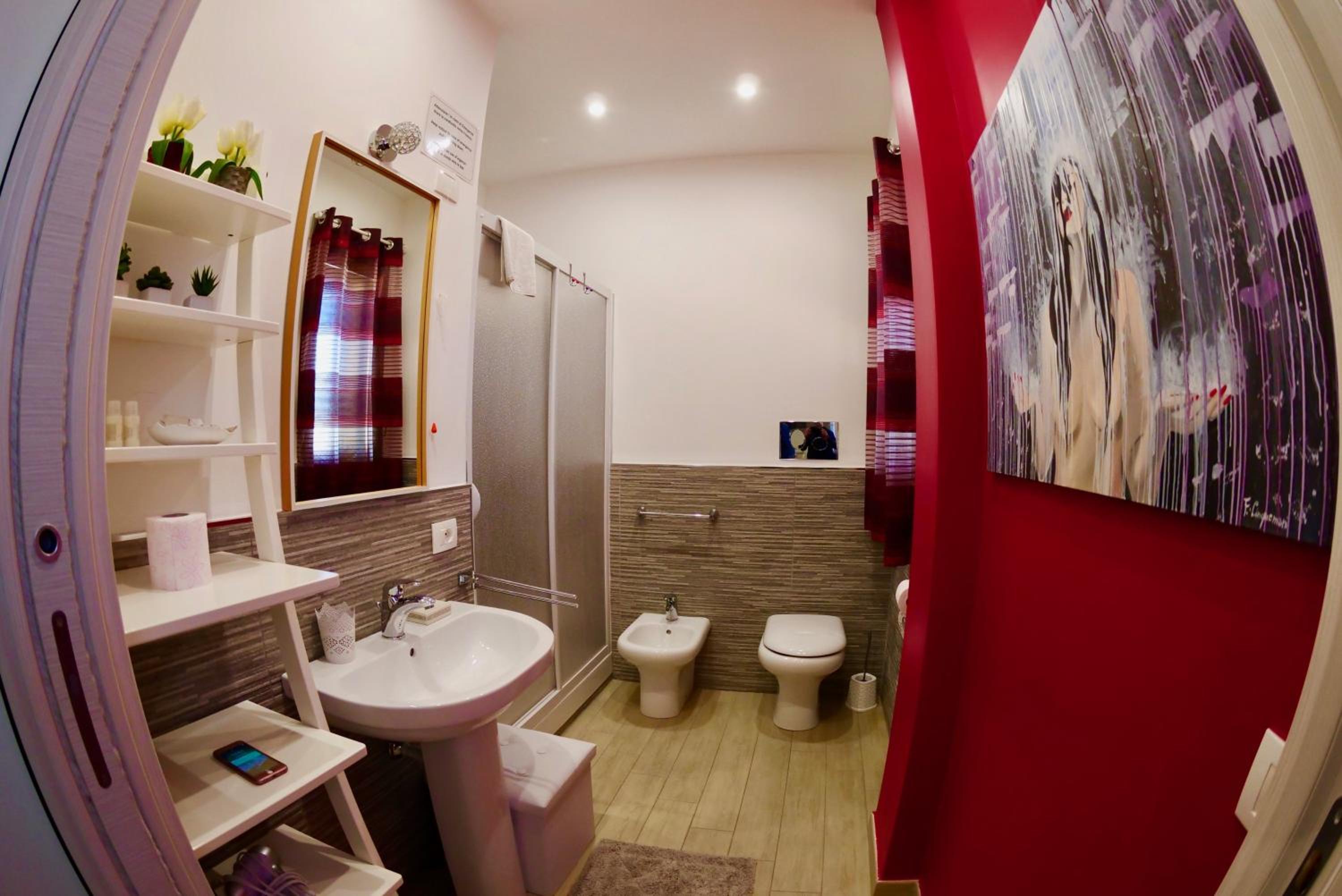 Quadruple Room with Private Bathroom - Photo 5