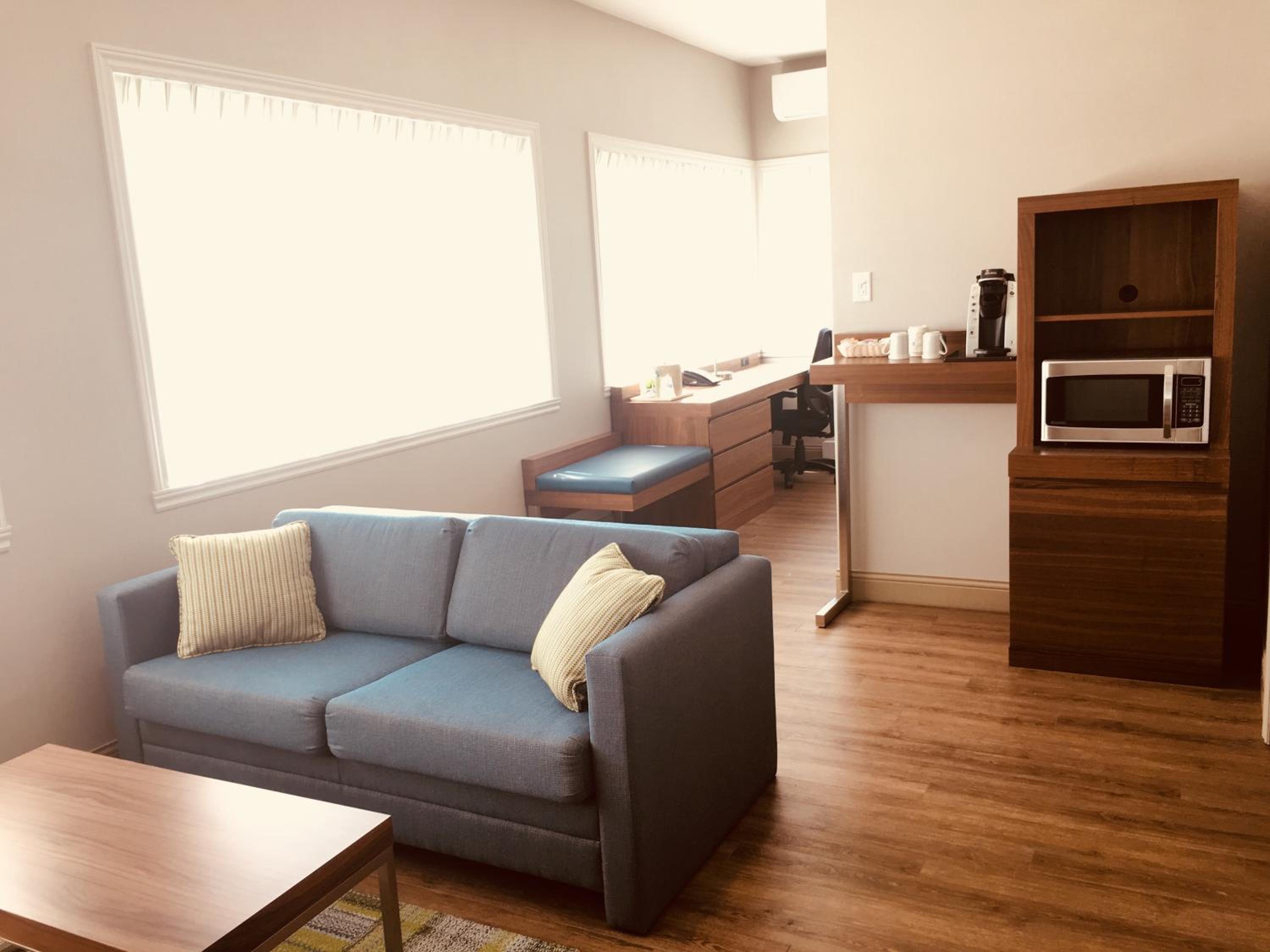 King Suite with Sofa Bed - Non-Smoking photo 3