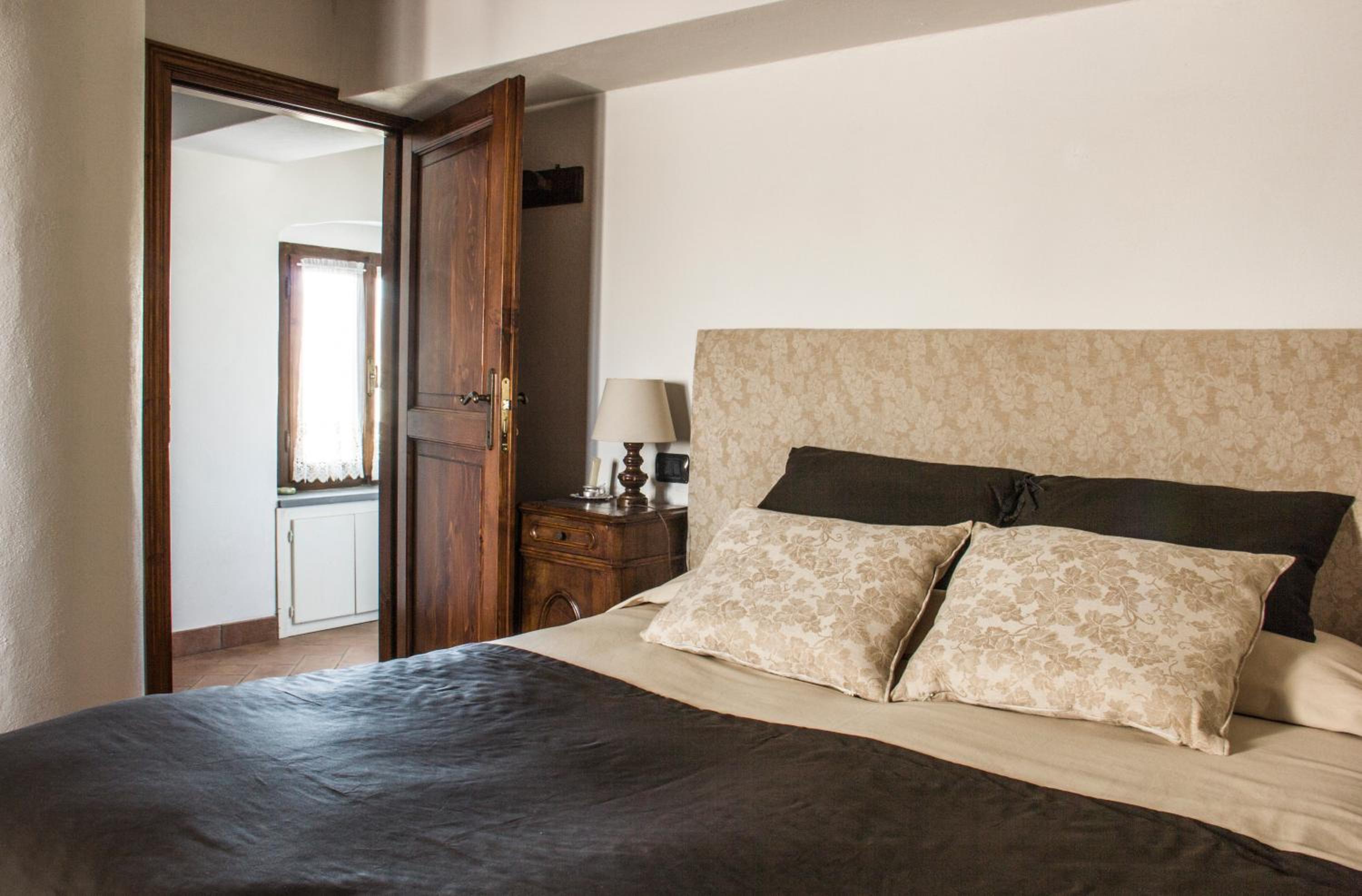 Double Room with Shared Bathroom photo 2