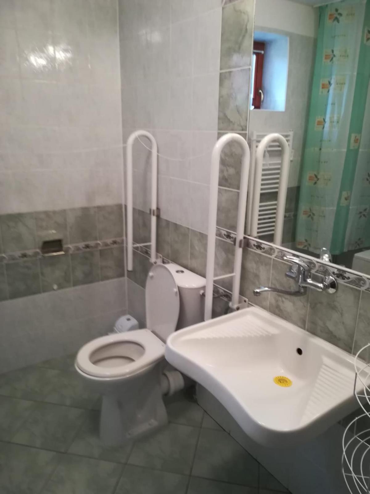 Double Room - Disability Access photo 3