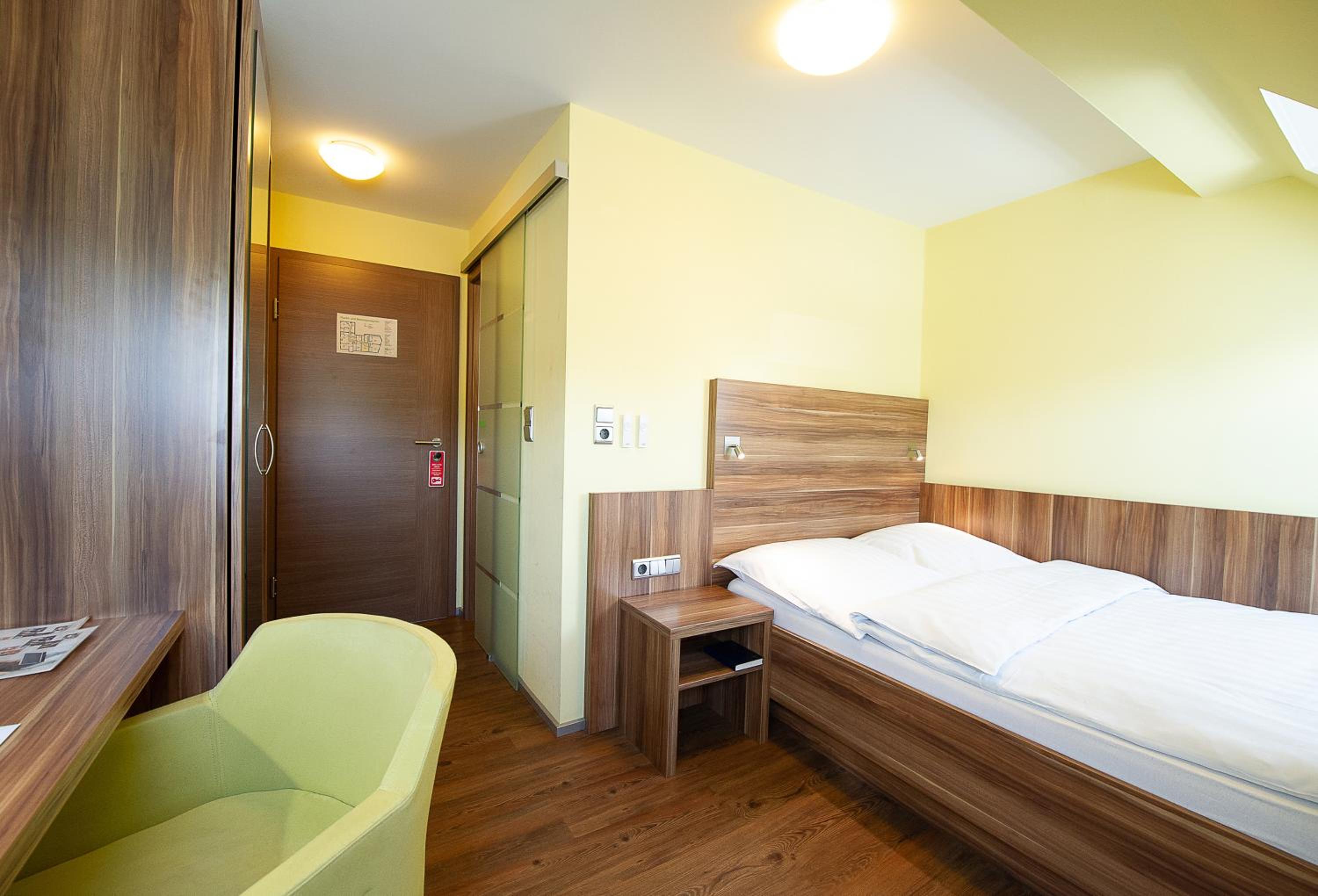 Single Room Business photo 1
