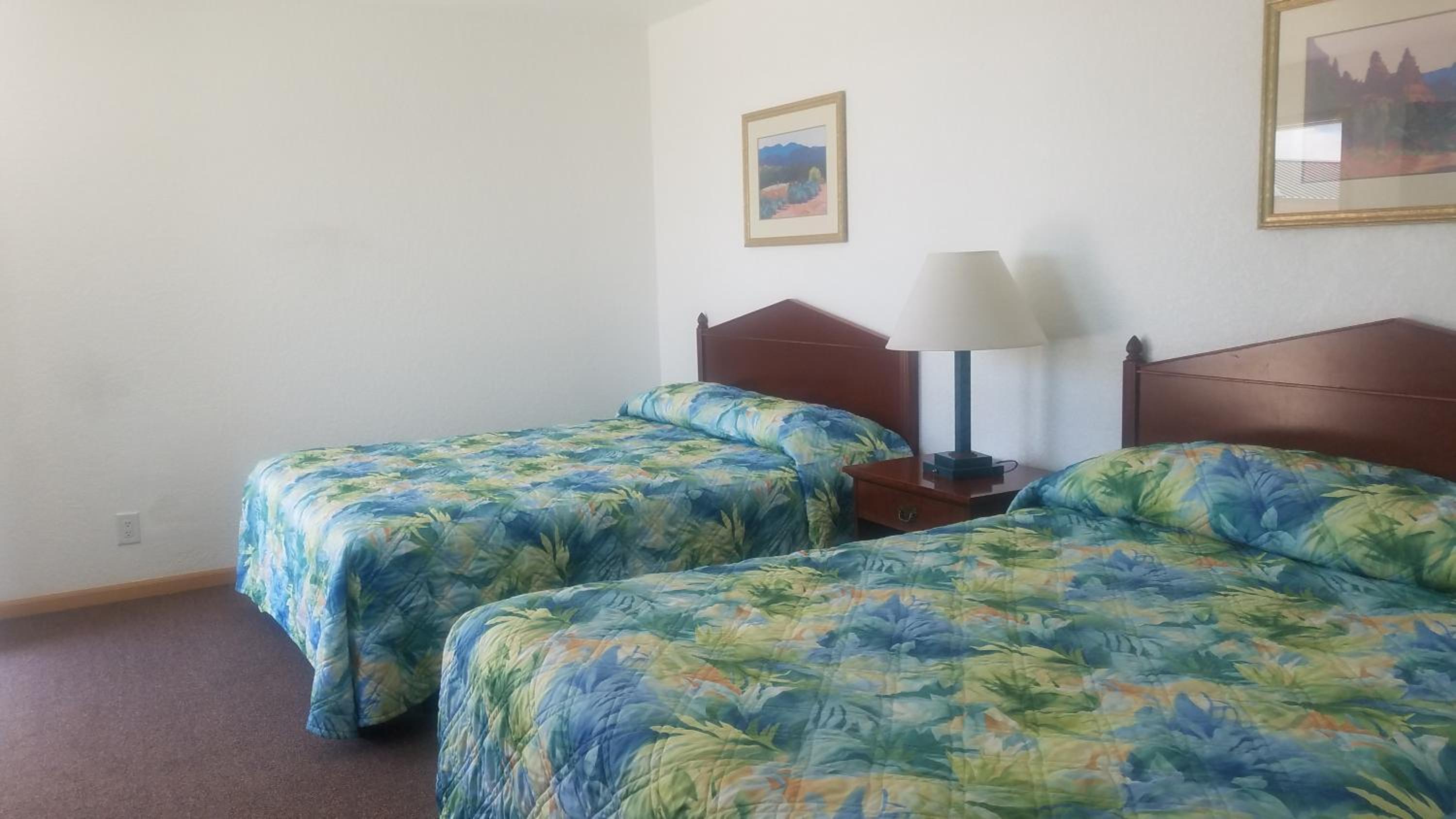 Queen Room with Two Queen Beds photo 1