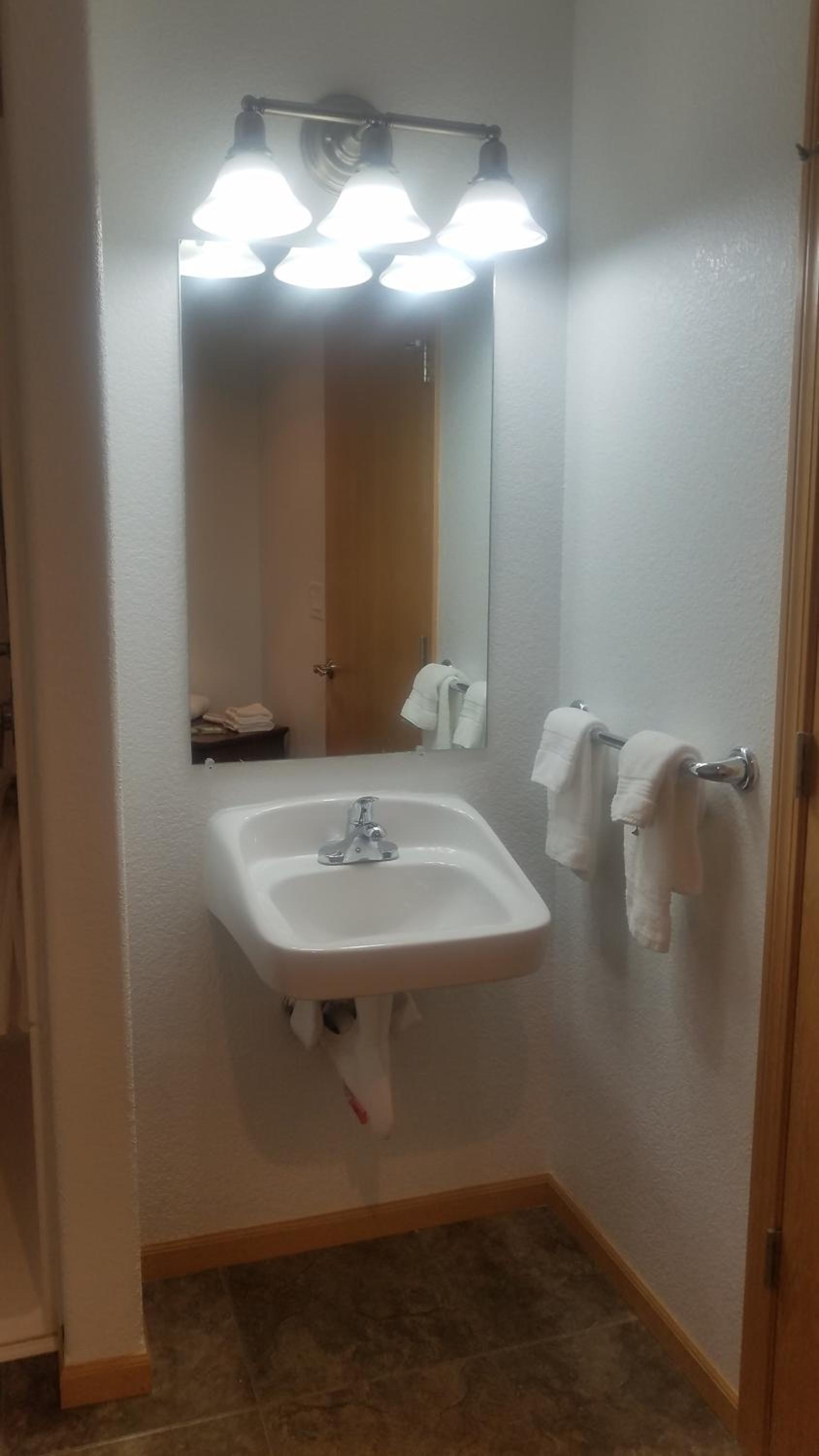 Queen Room - Disability Access photo 3