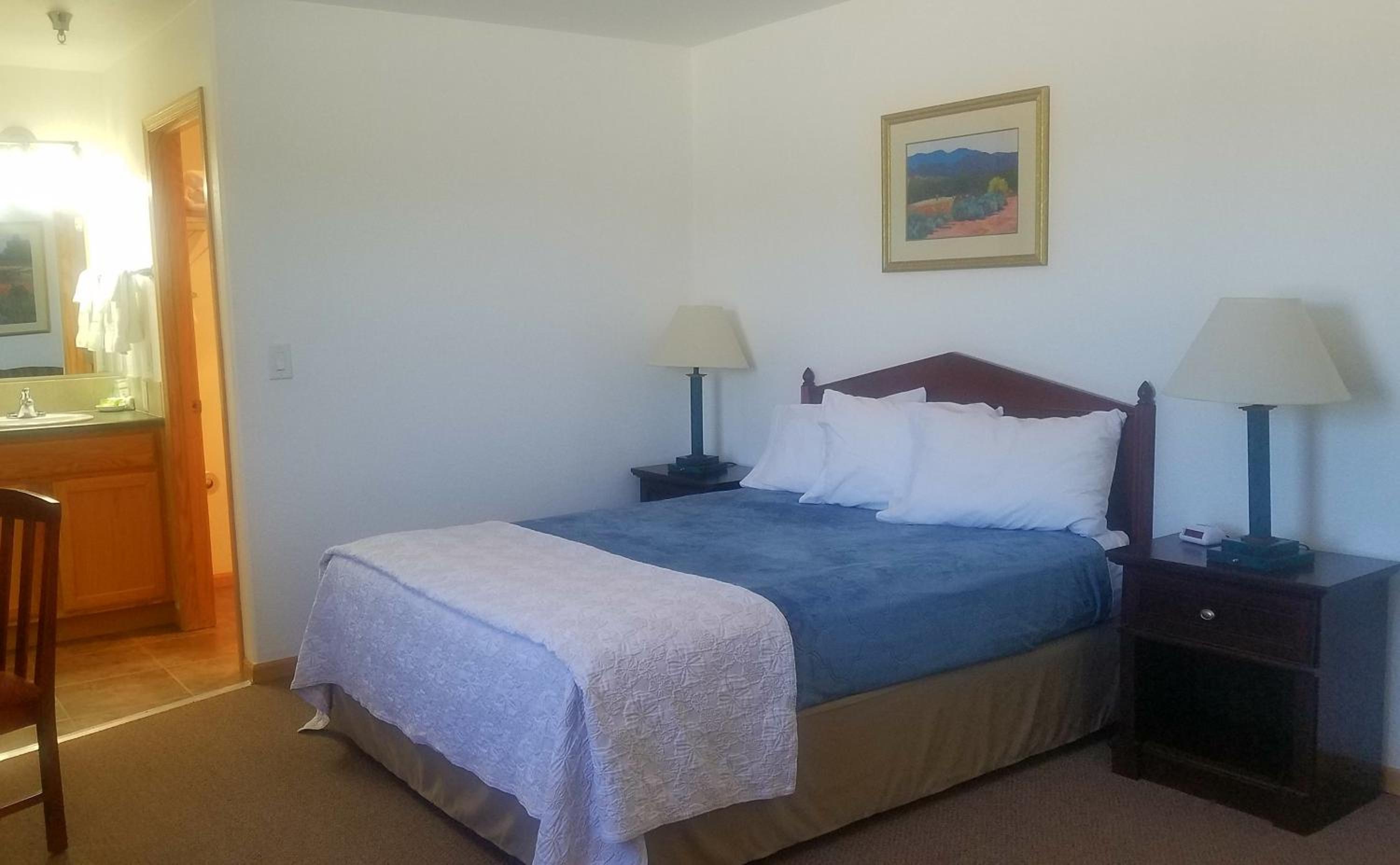 Queen Room photo 1