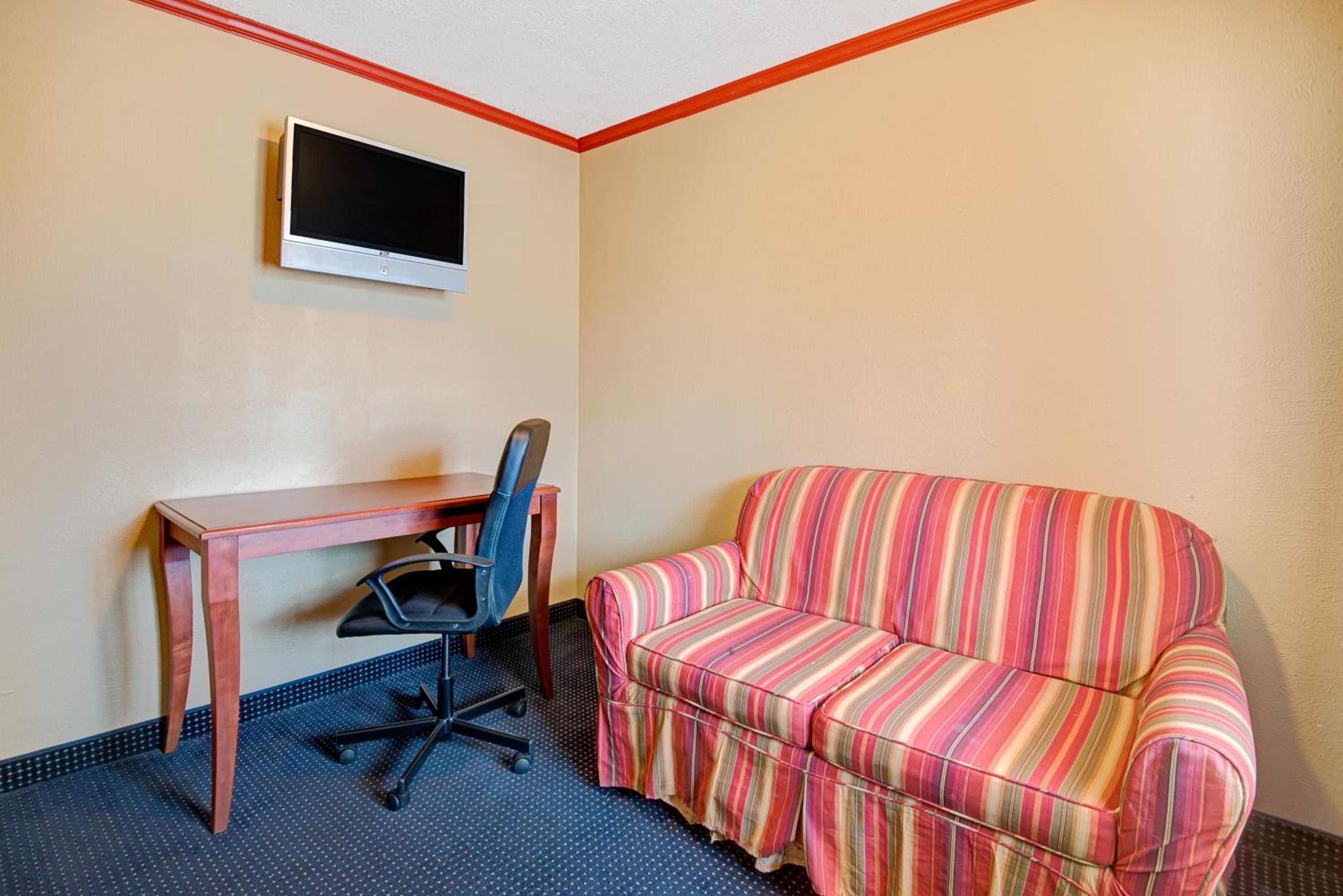 Deluxe King Room - Non-Smoking - Photo 2