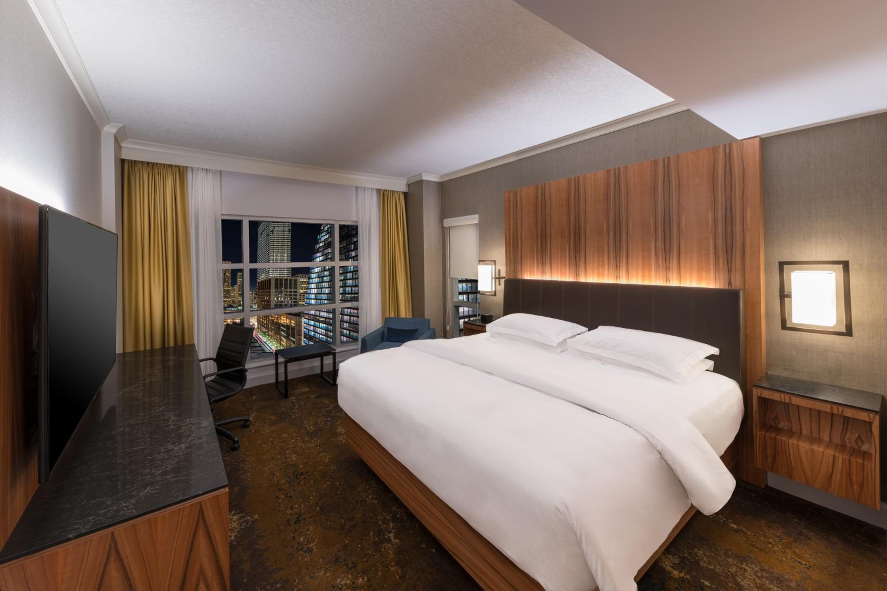 Corner King Room - Photo 10