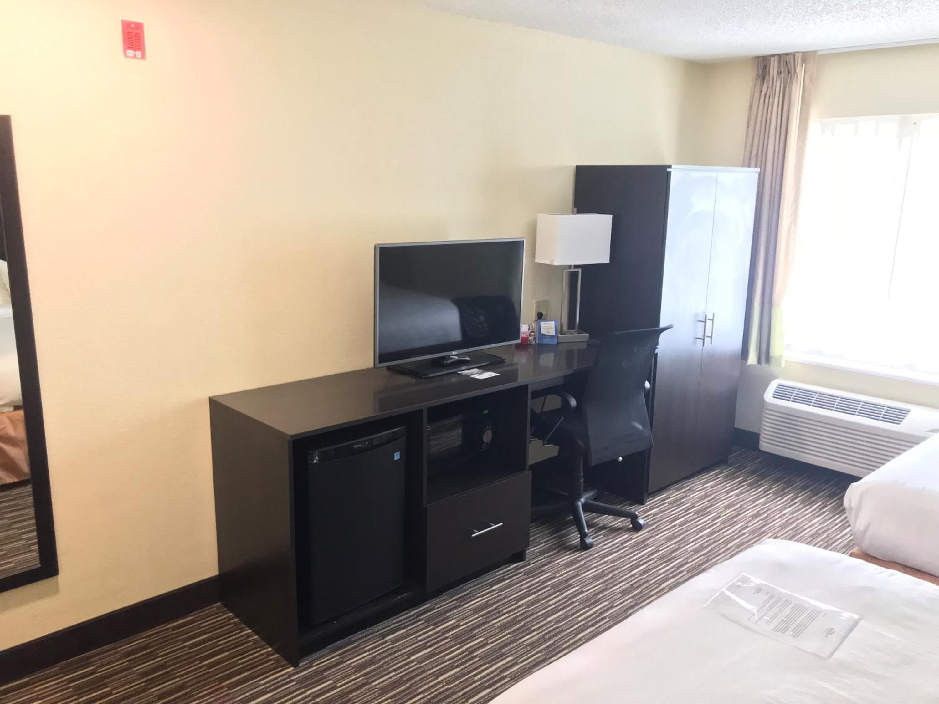 Double Room with Two Double Beds - Non-Smoking - Photo 4