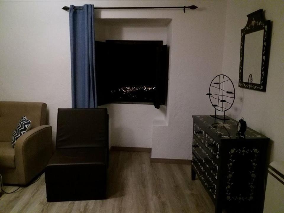 Apartment with Mountain View - Photo 2