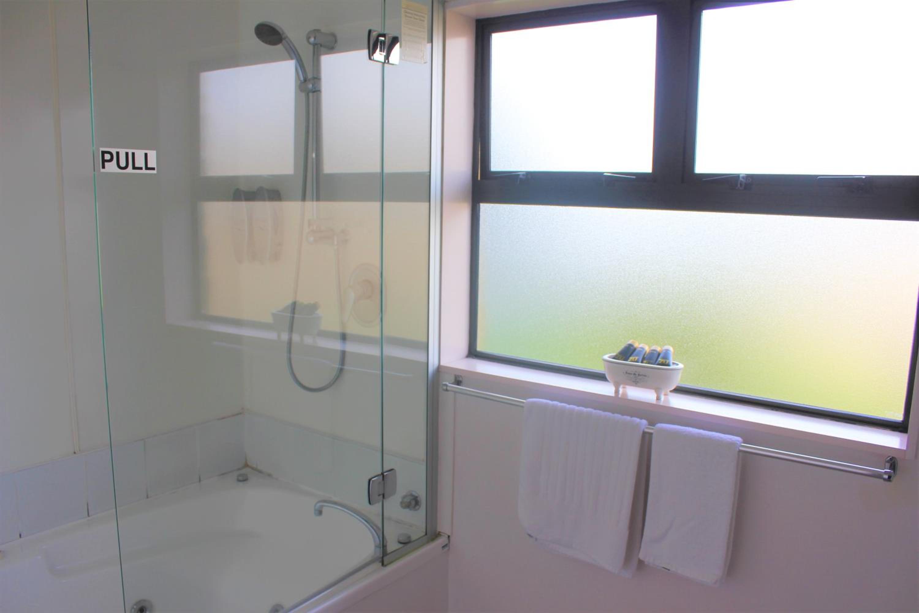 Studio with Spa Bath