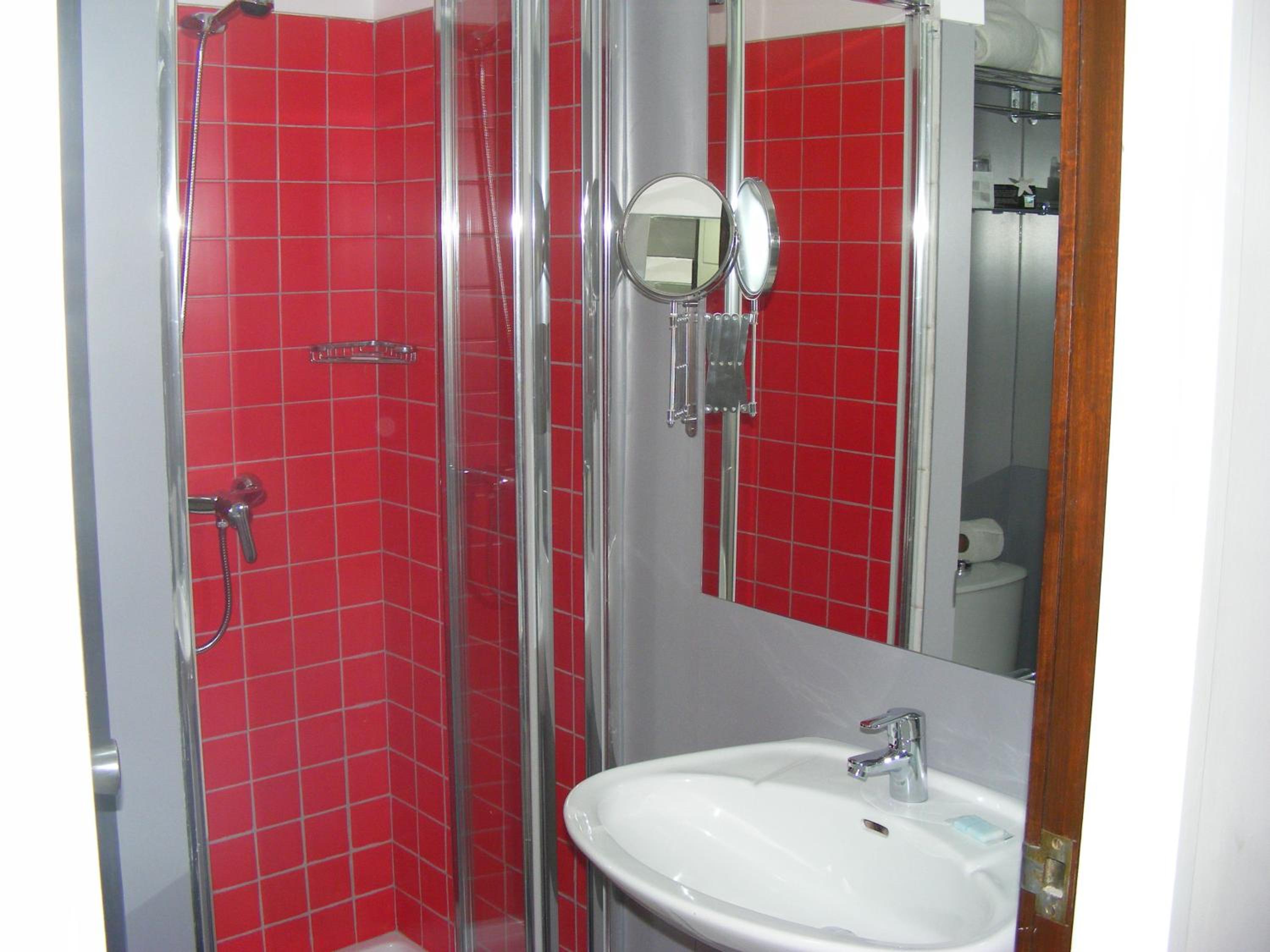 Economy Twin Room photo 2