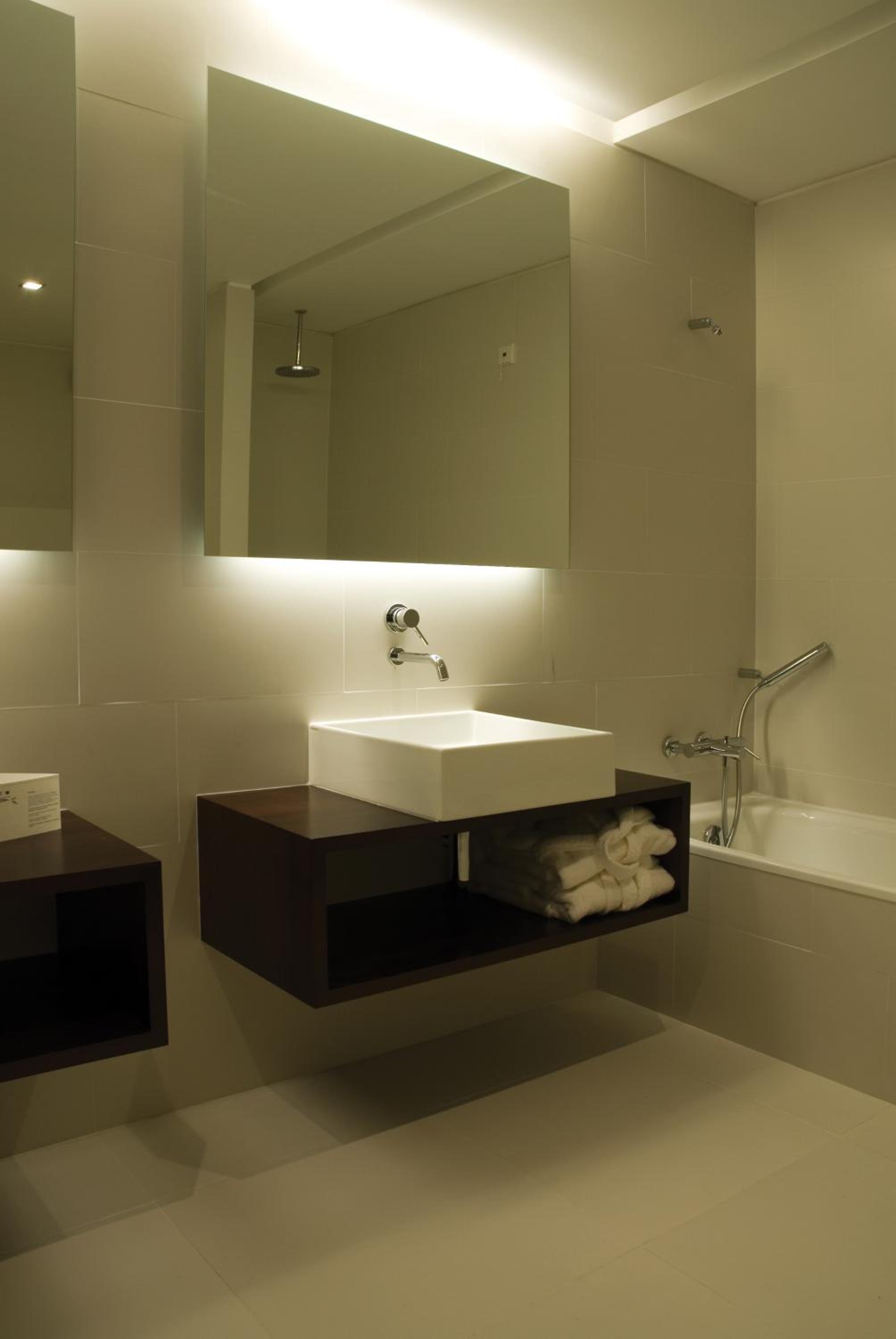 Executive Suite - Photo 8