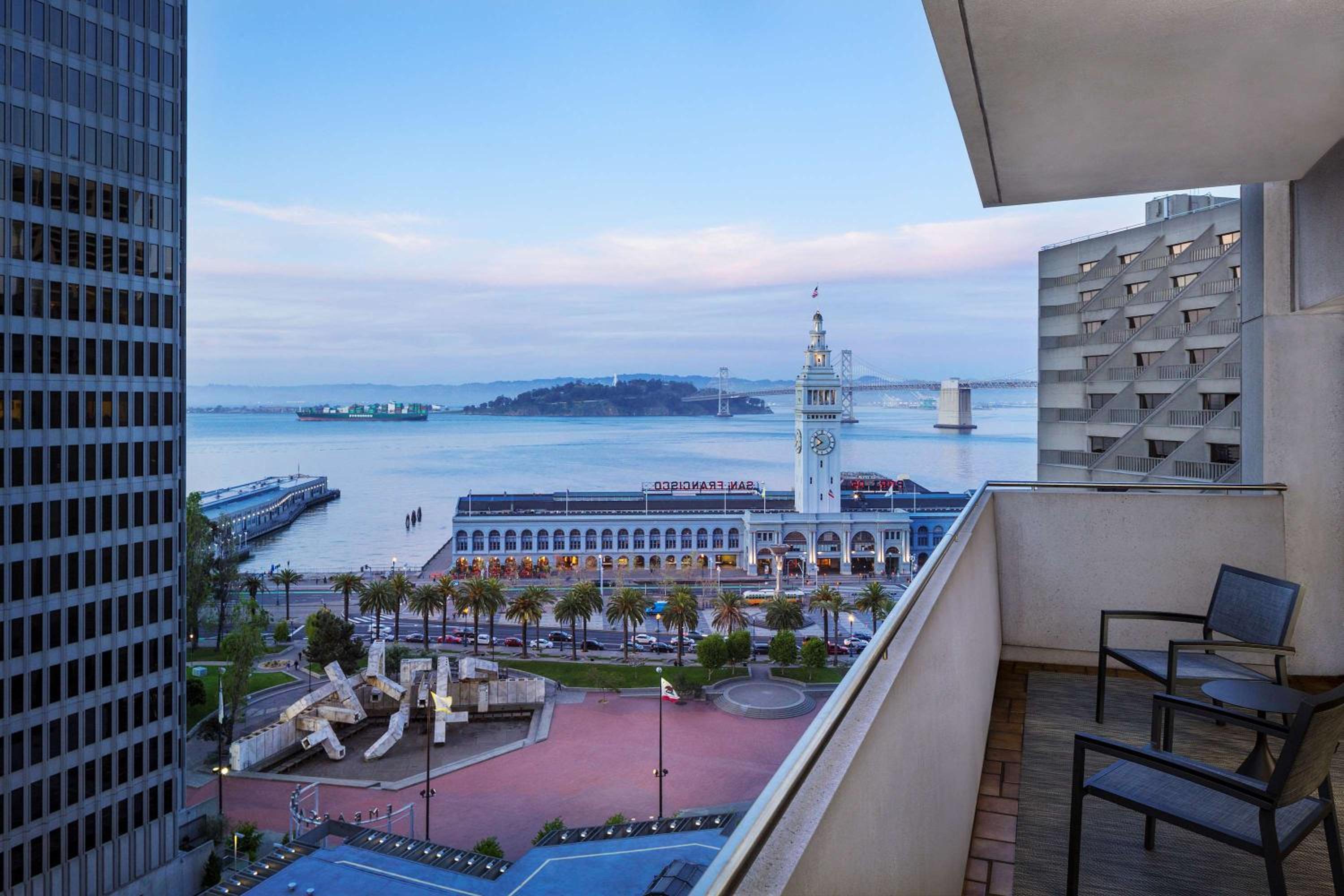 King Room with Balcony and Bay View - Photo 2