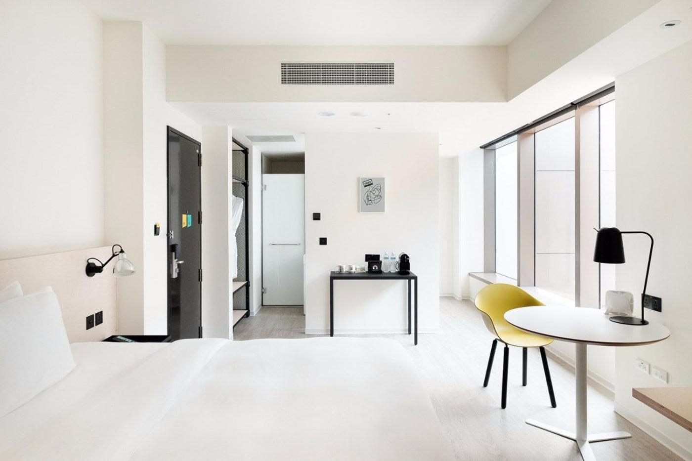 Medium King Room