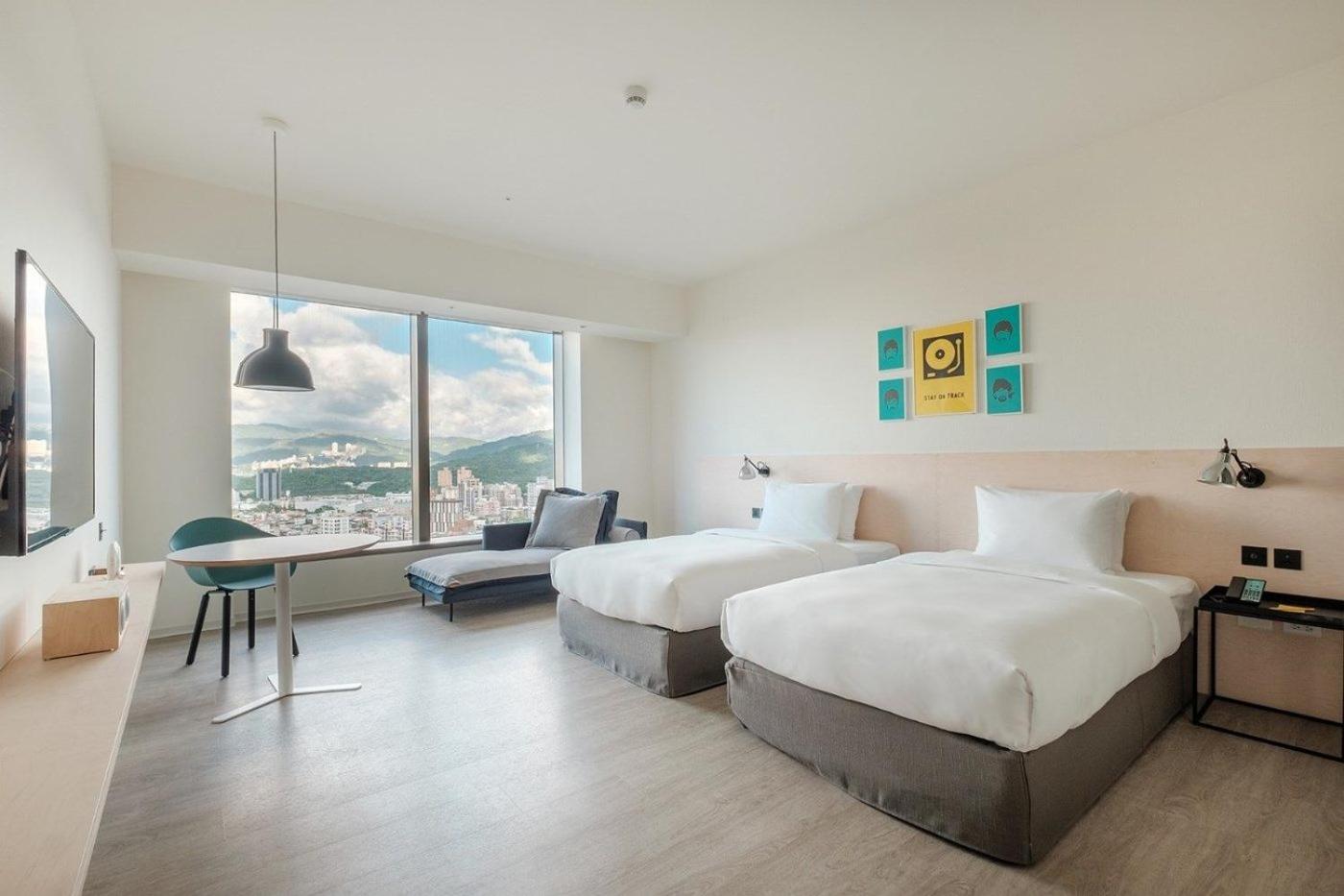Extra Large Twin Room - Photo 1