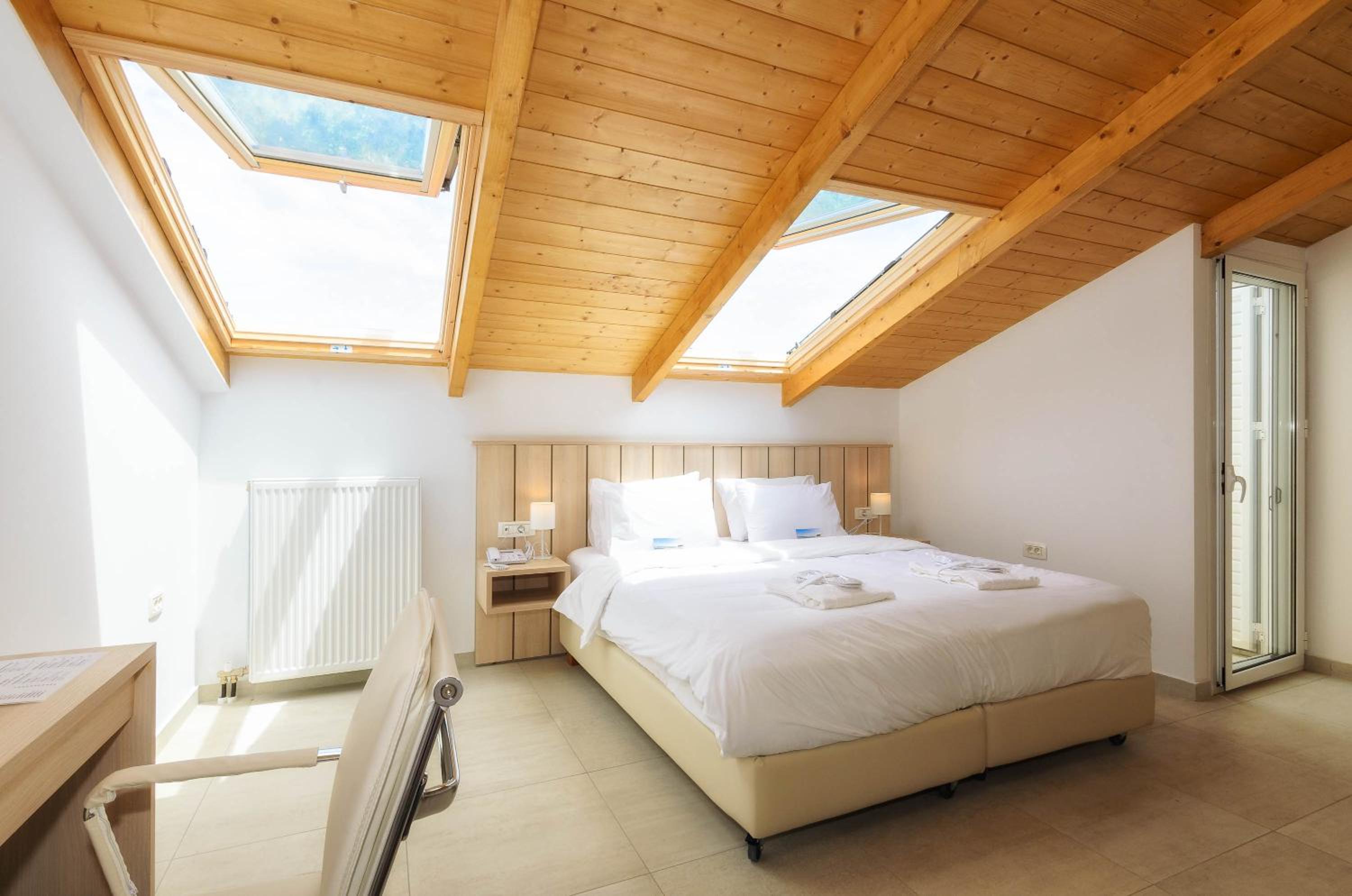 Double or Twin Room with Side Sea View photo 2