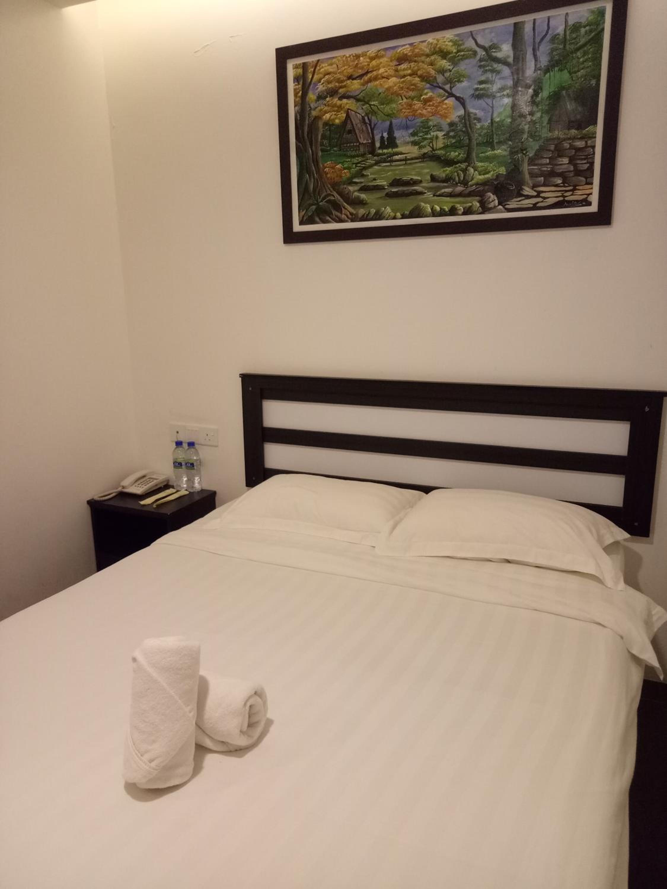 Standard Queen Room