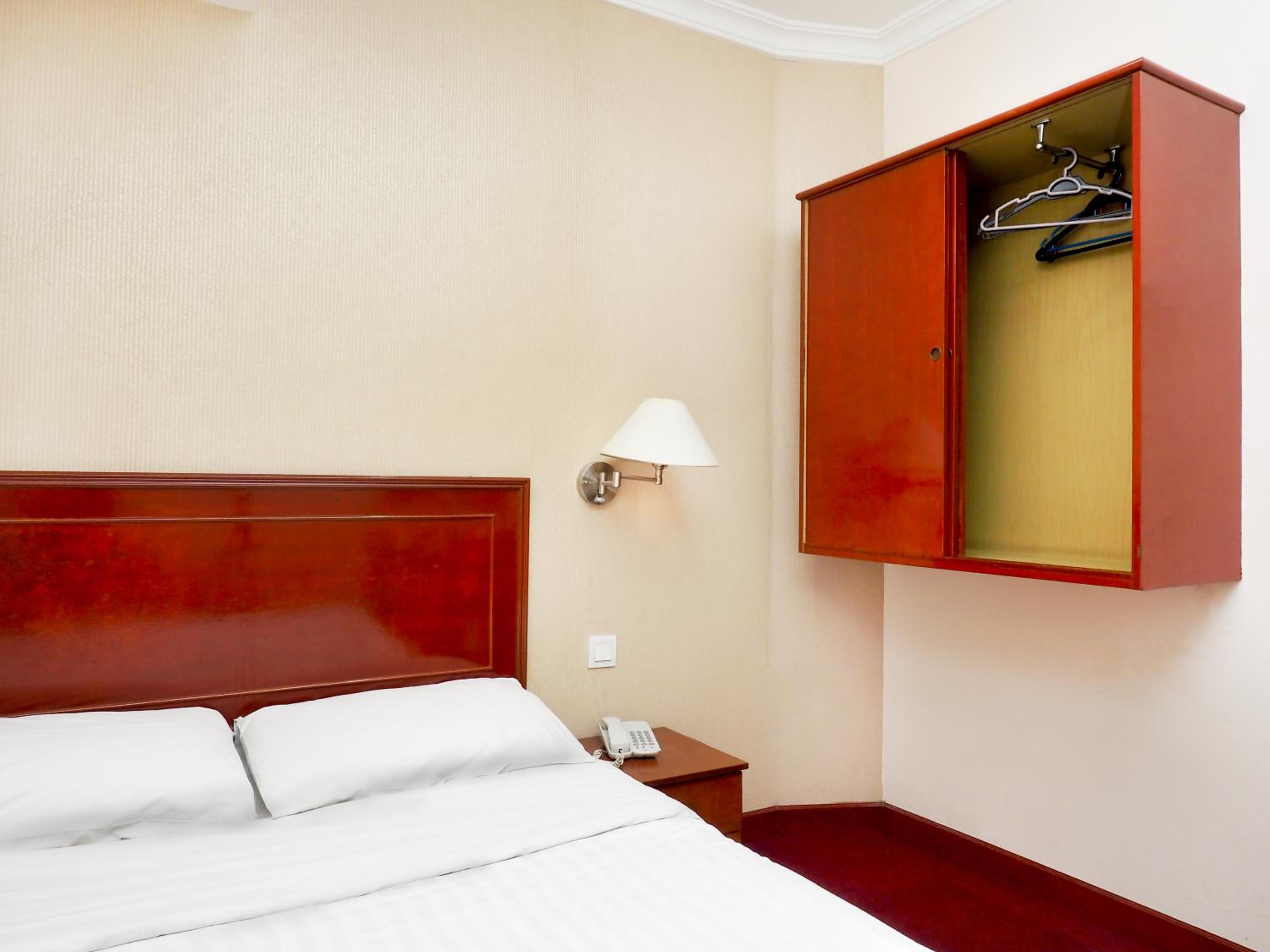 Standard Queen Room