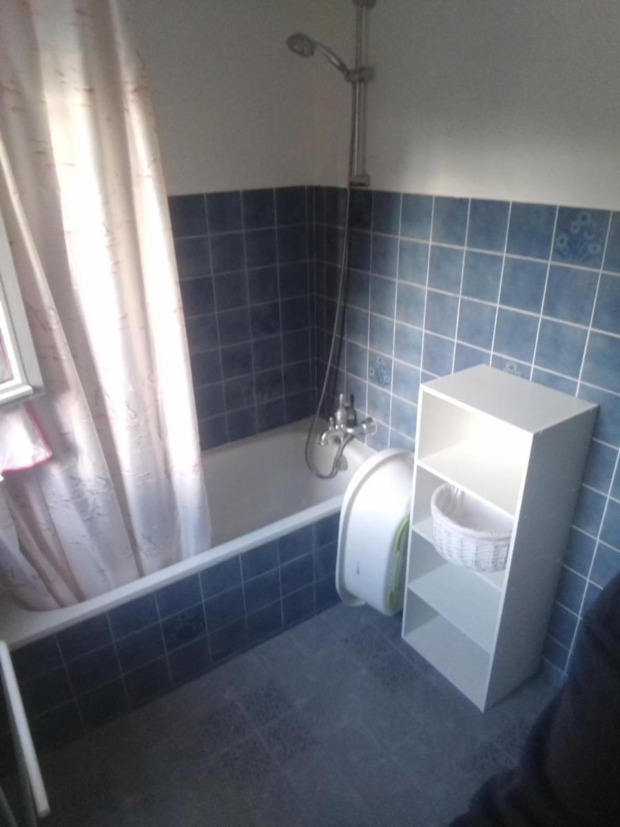 Deluxe Double Room (2 Adults + 1 Child) - Photo 3