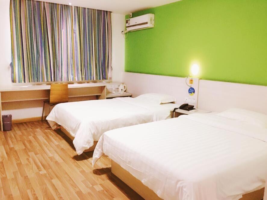 Business Twin Room photo 1