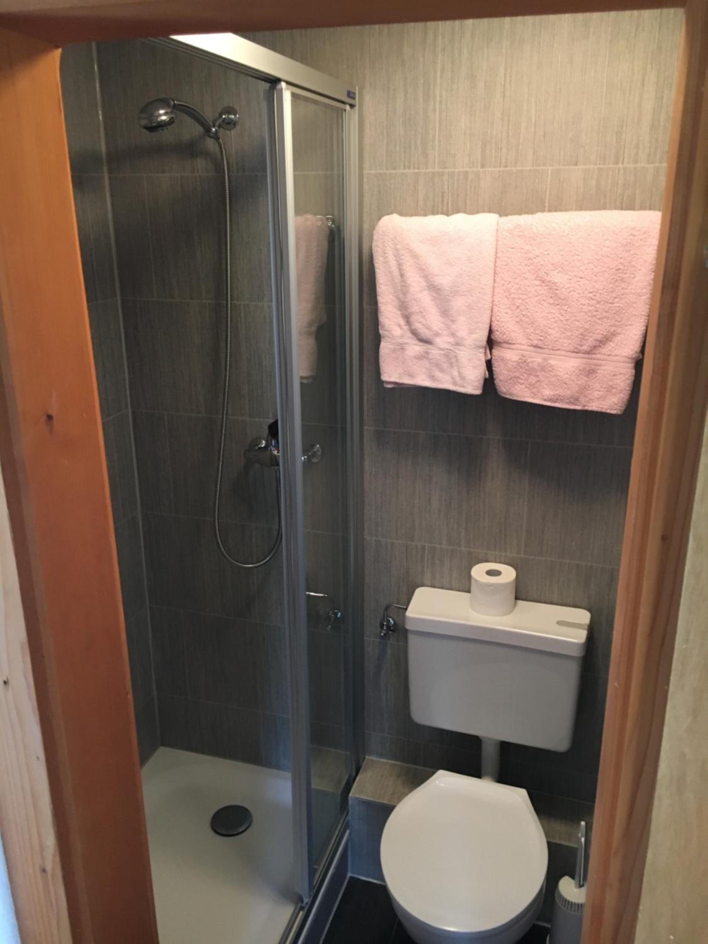 Double Room with Private Bathroom - Photo 4