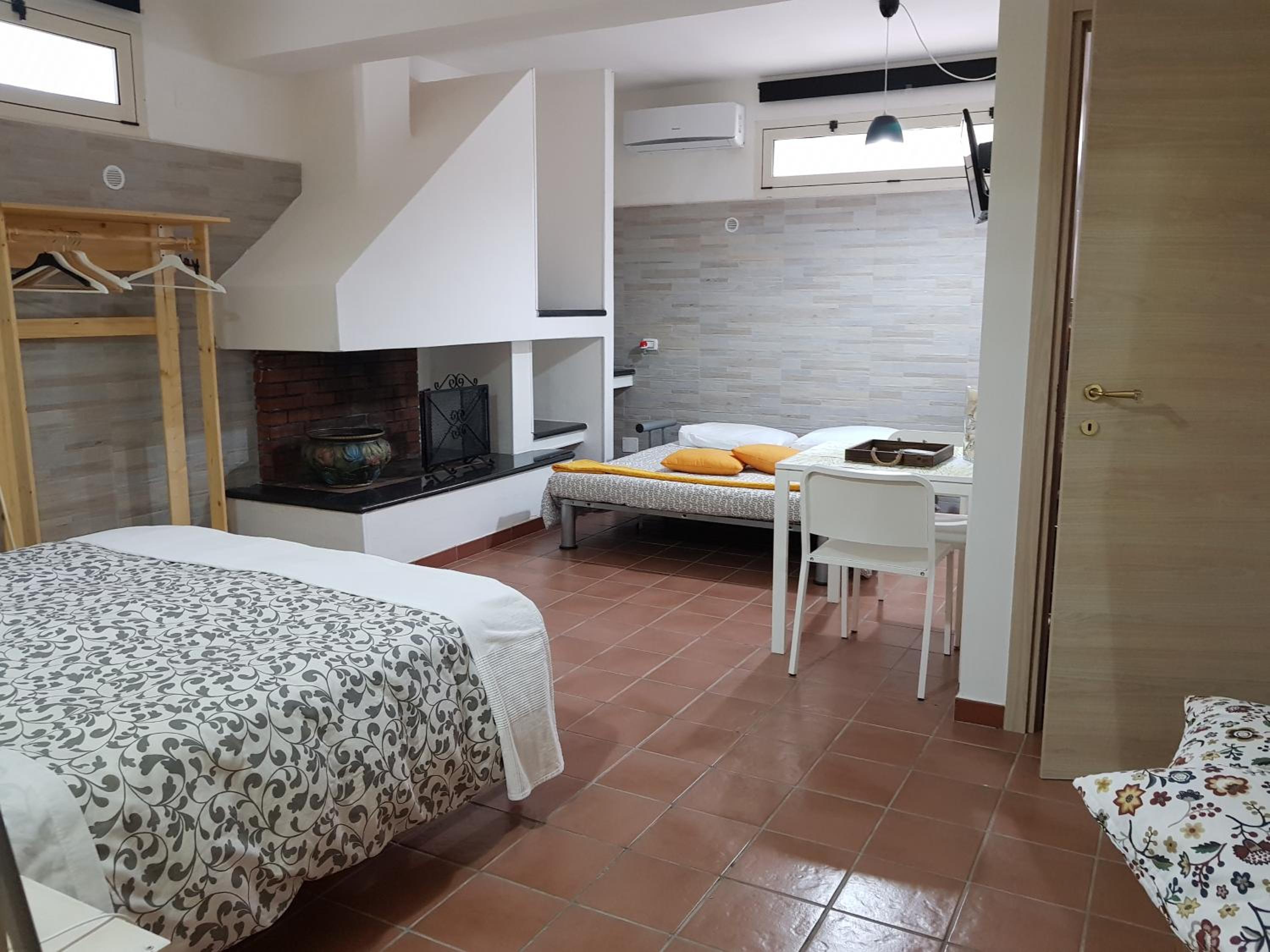 Double Room with Private Bathroom - Basement
