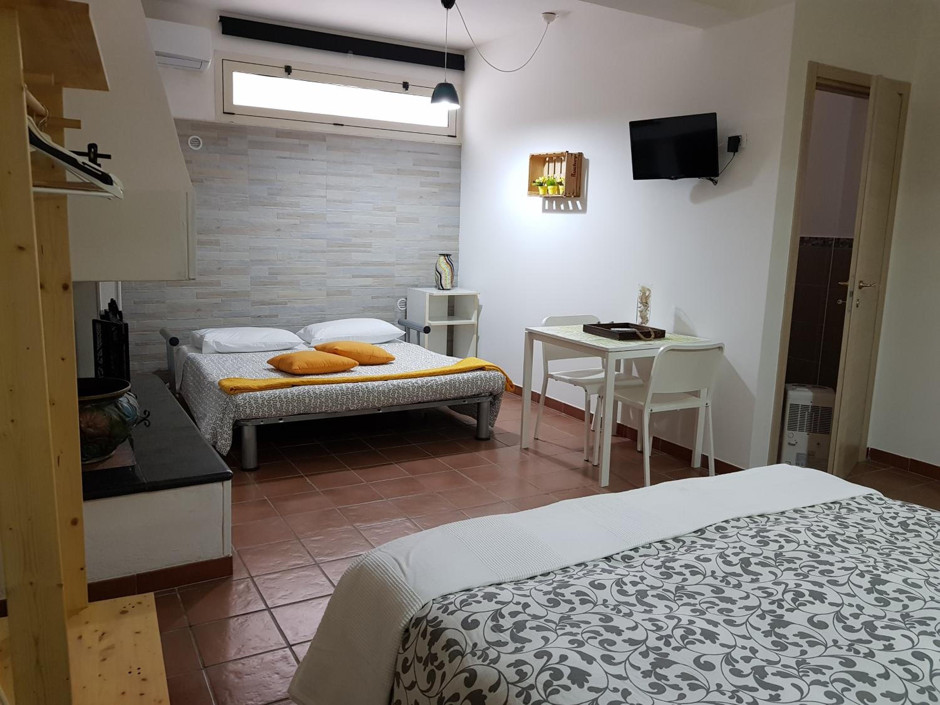 Double Room with Private Bathroom - Basement photo 3