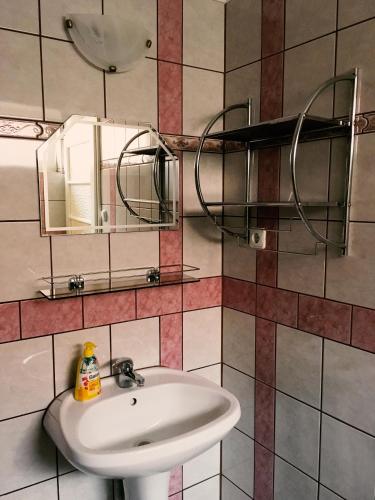 Two-Bedroom Apartment - Photo 2