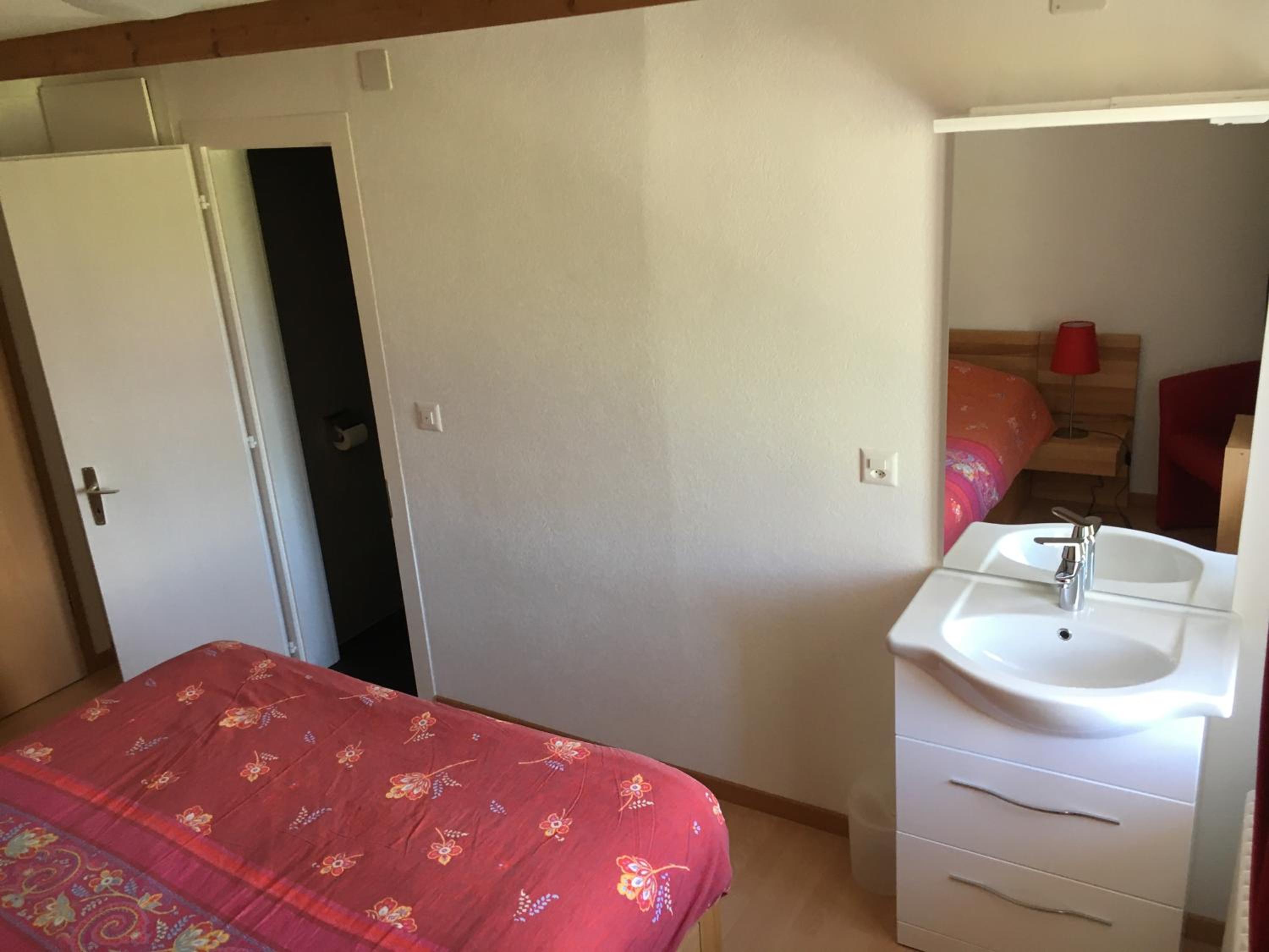 Standard Double Room - Photo 8
