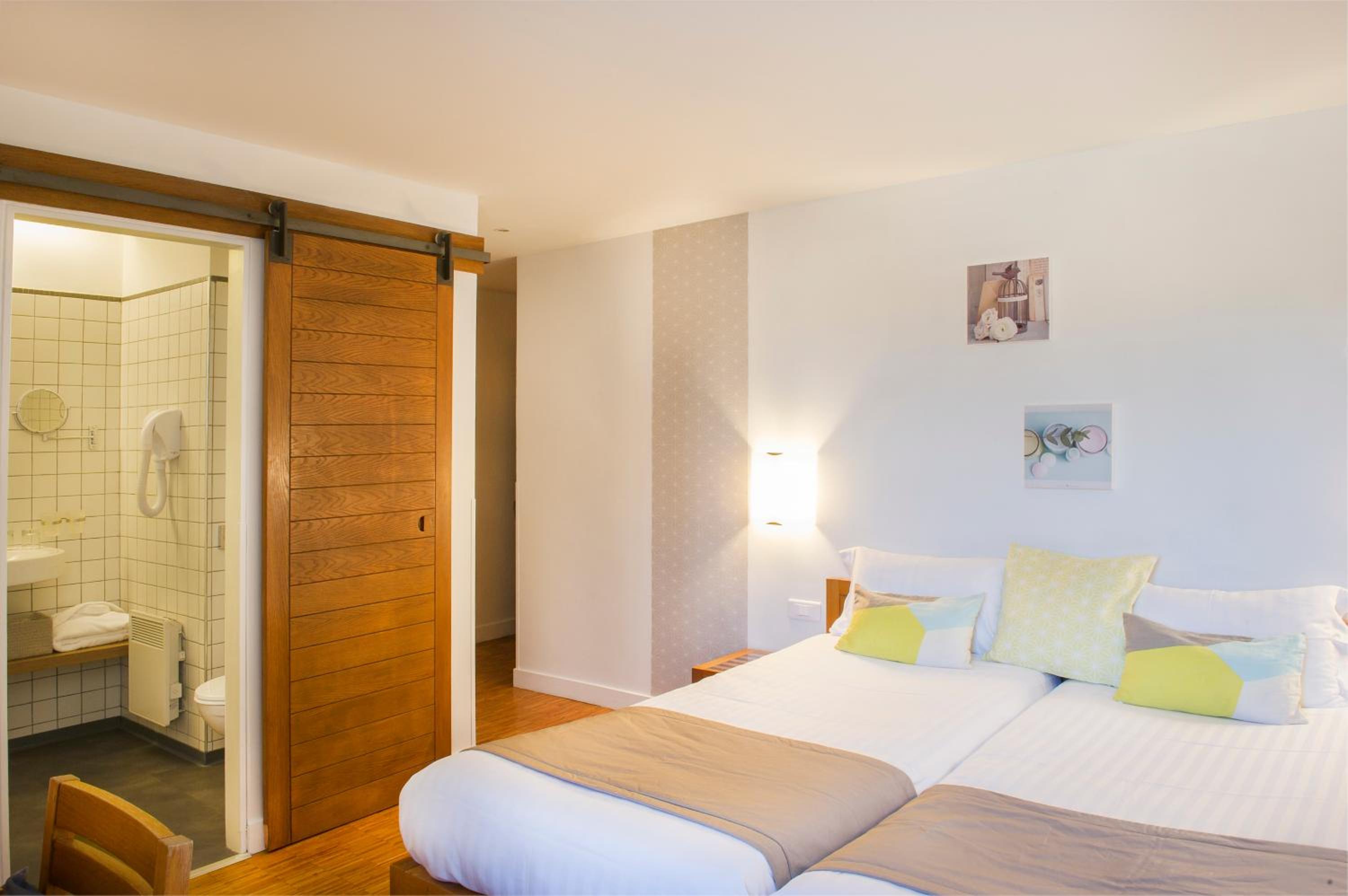 Standard Double Room - Photo 4