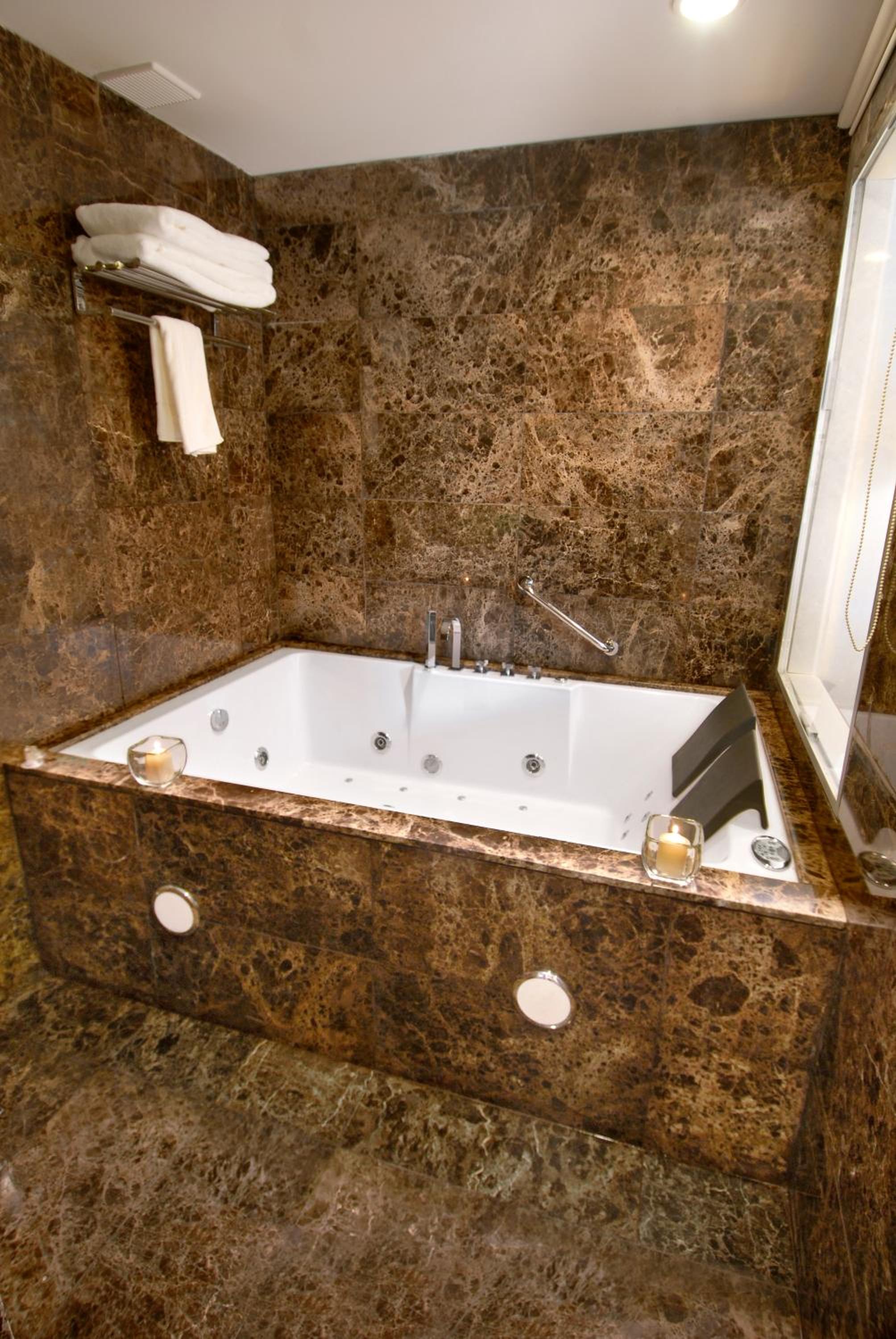 Executive Double Room with Hot Tub photo 3