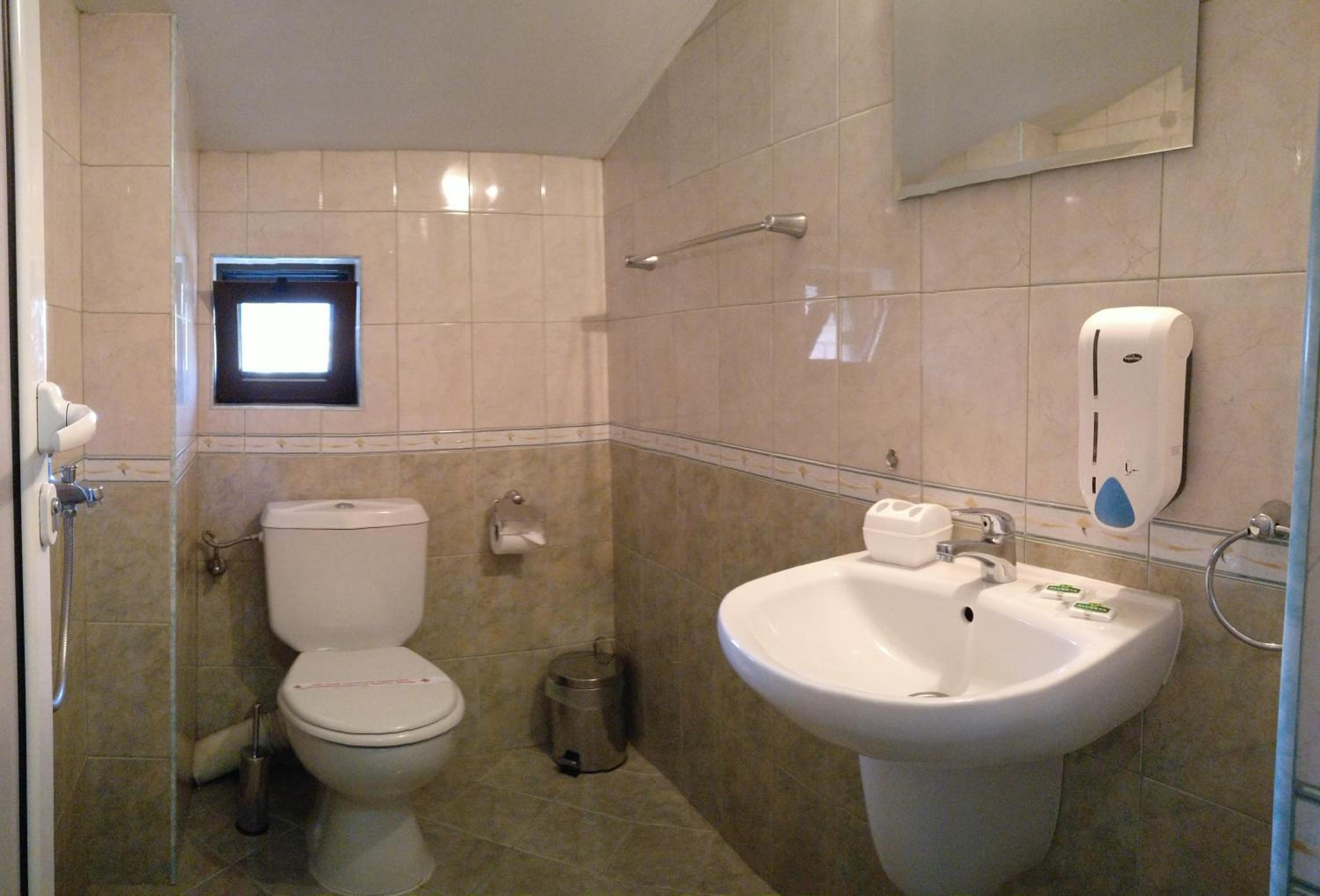 Economy Double Room - Photo 2