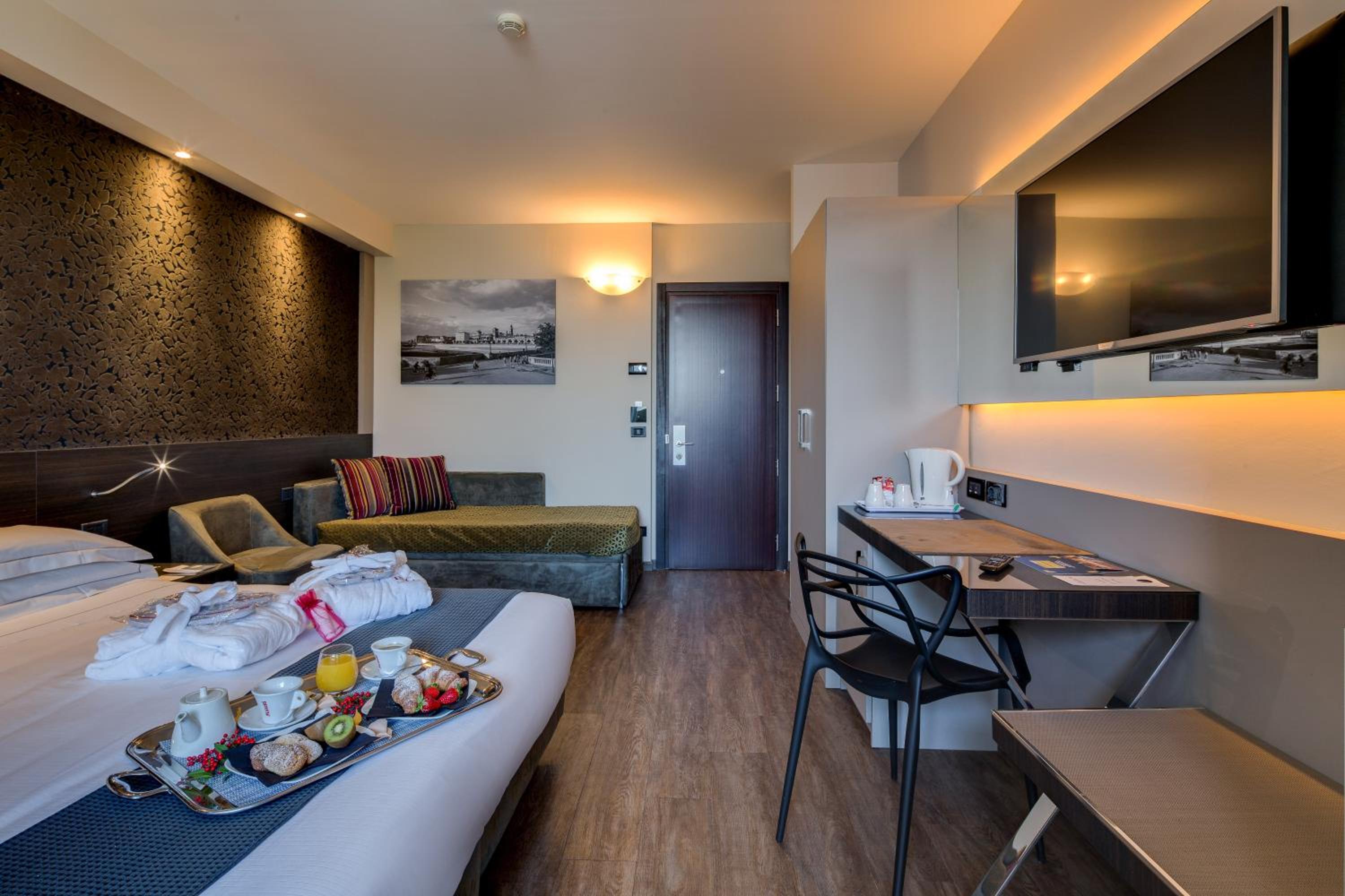 Executive King Room with Balcony photo 3