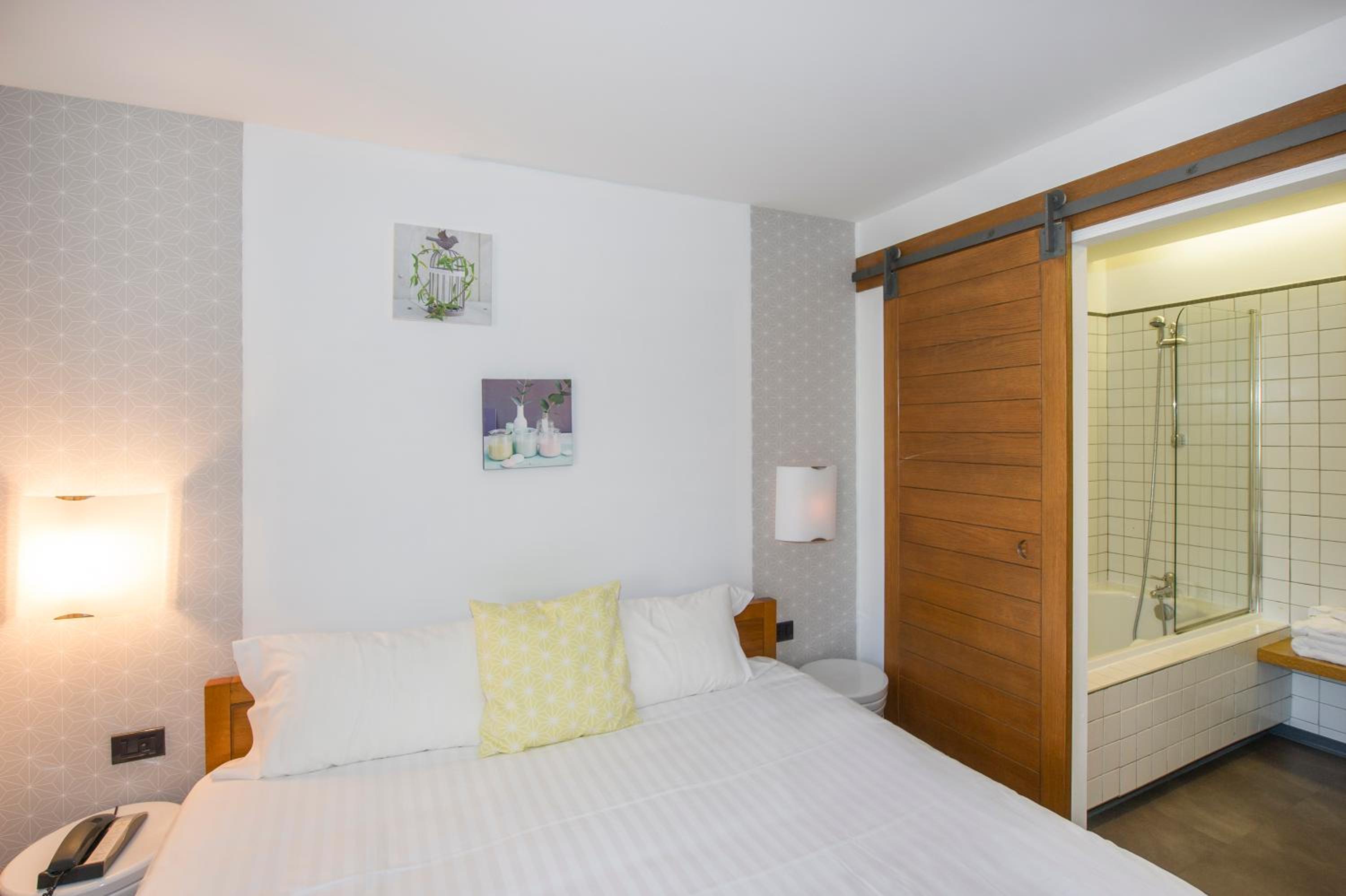 Standard Double Room - Photo 2