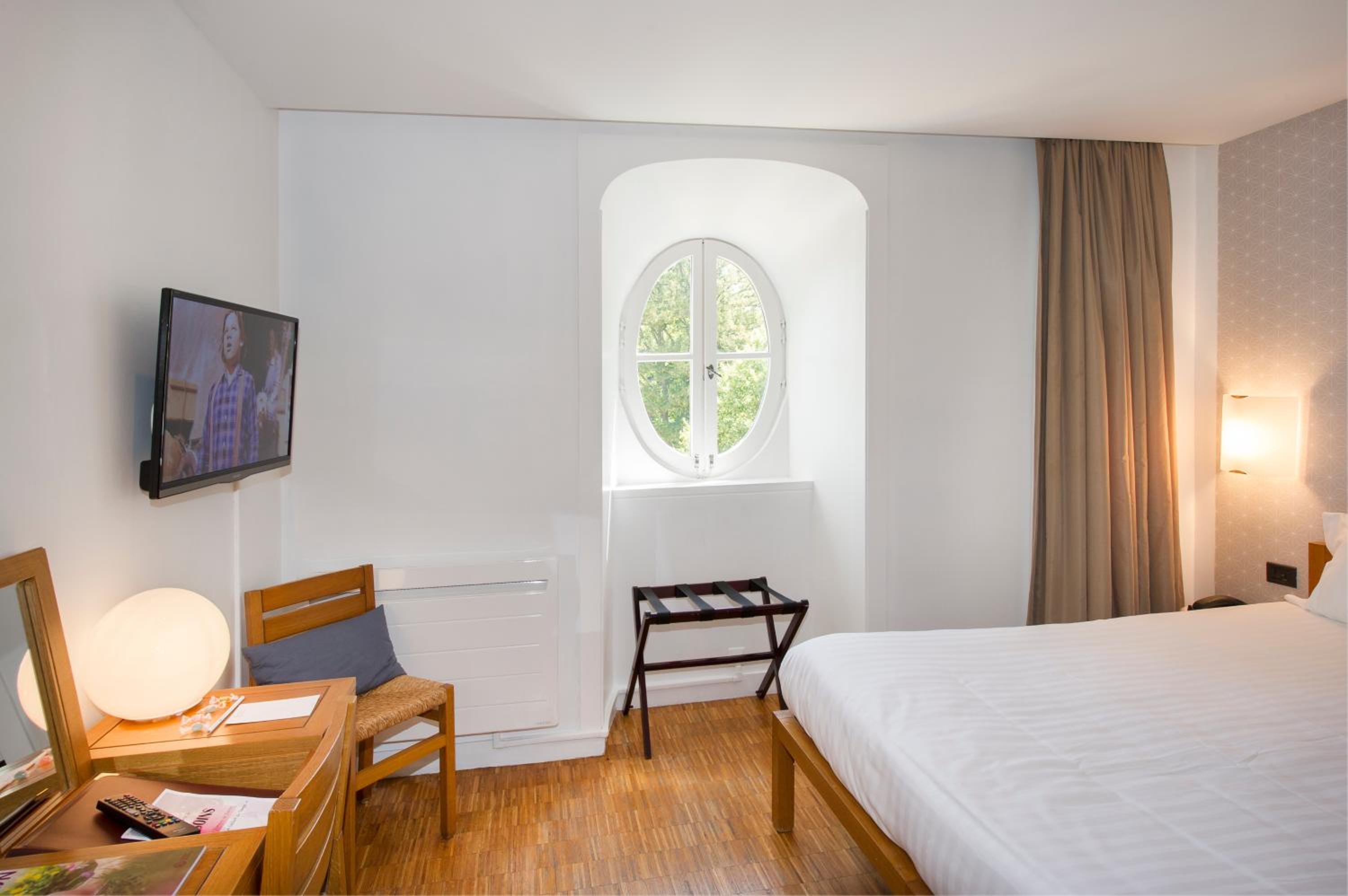 Standard Double Room - Photo 8