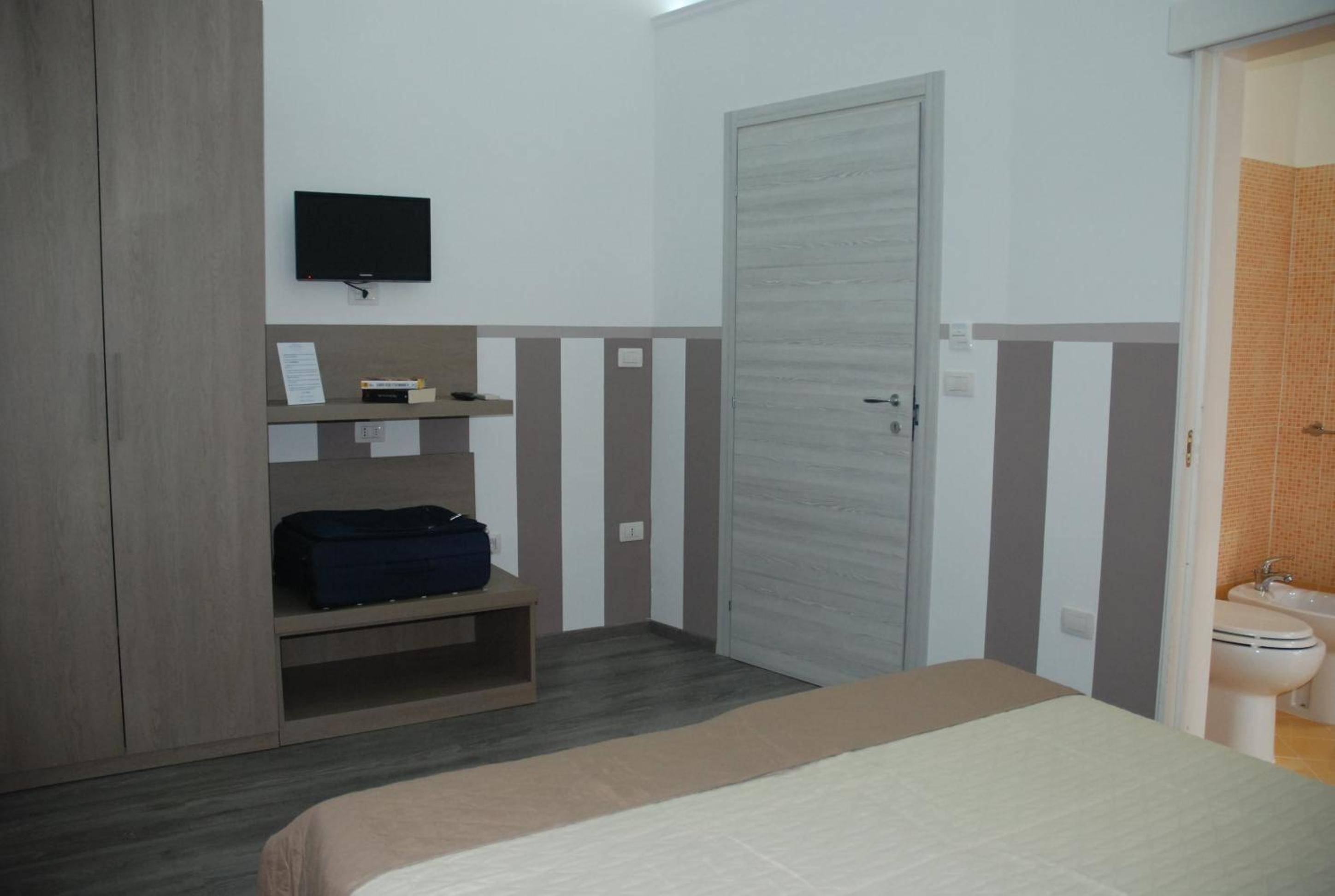 Economy Double Room - Photo 6