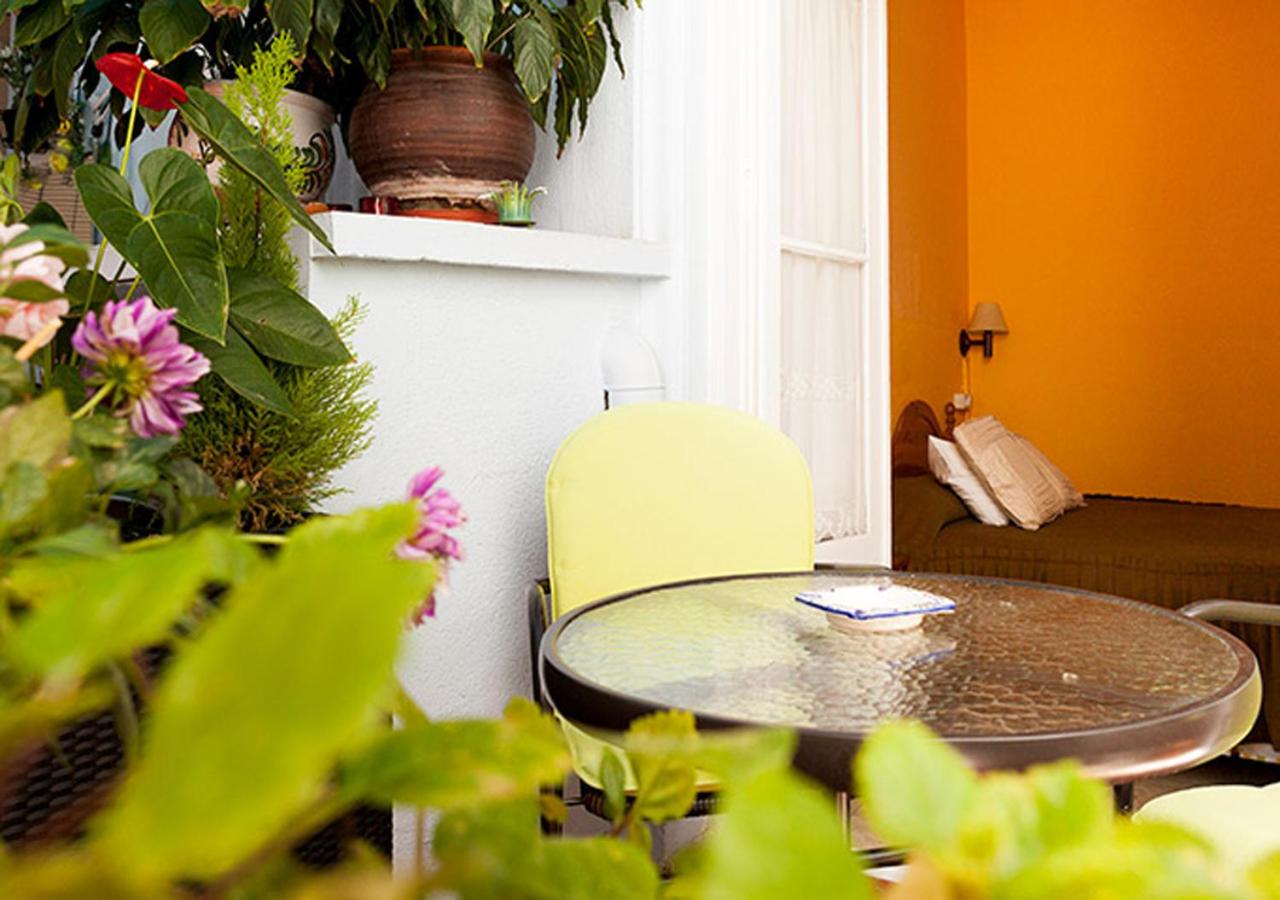 Double Room with Terrace and Private Bathroom photo 3